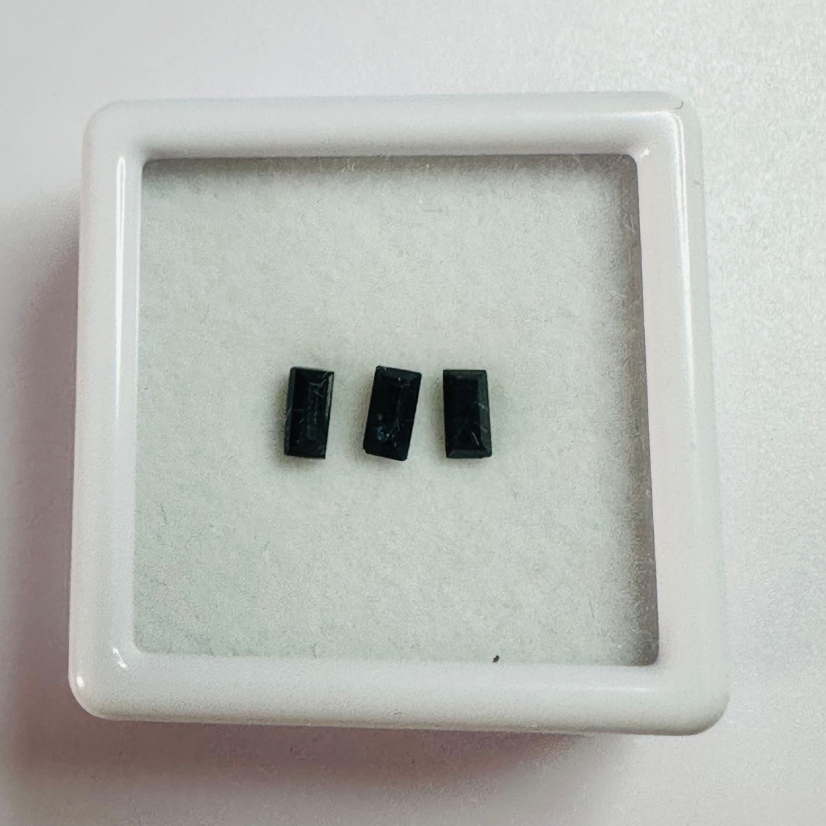 BLUE SAPPHIRE 4.2MM X 2.2MM     0.65CTS image 0