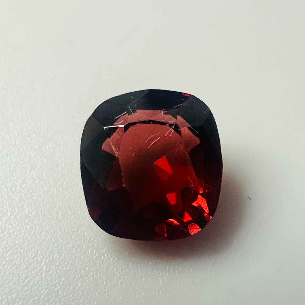 GARNET CUSTION 7MM X 6.6MM 1.57CTS image 1