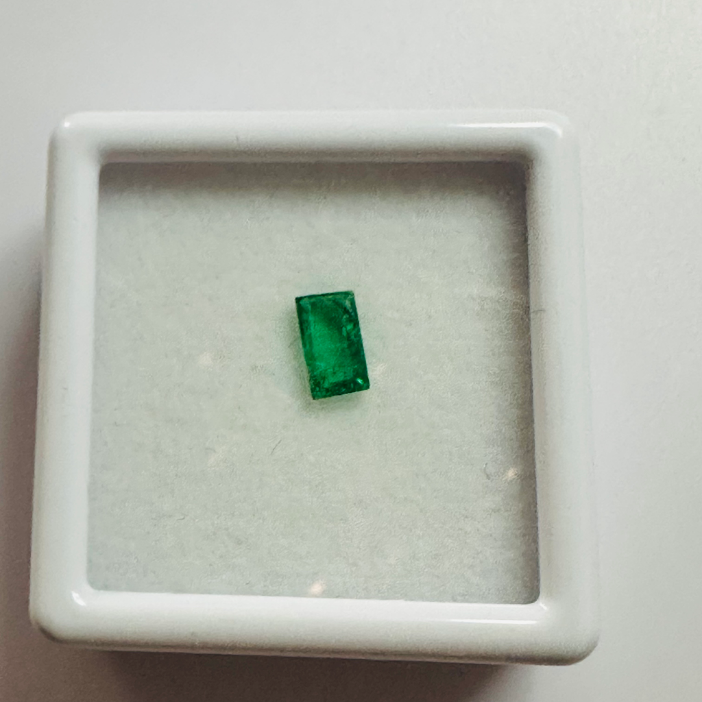 EMERALD BAGETTE 5.6MM X 3.2MM 0.30CTS image 2