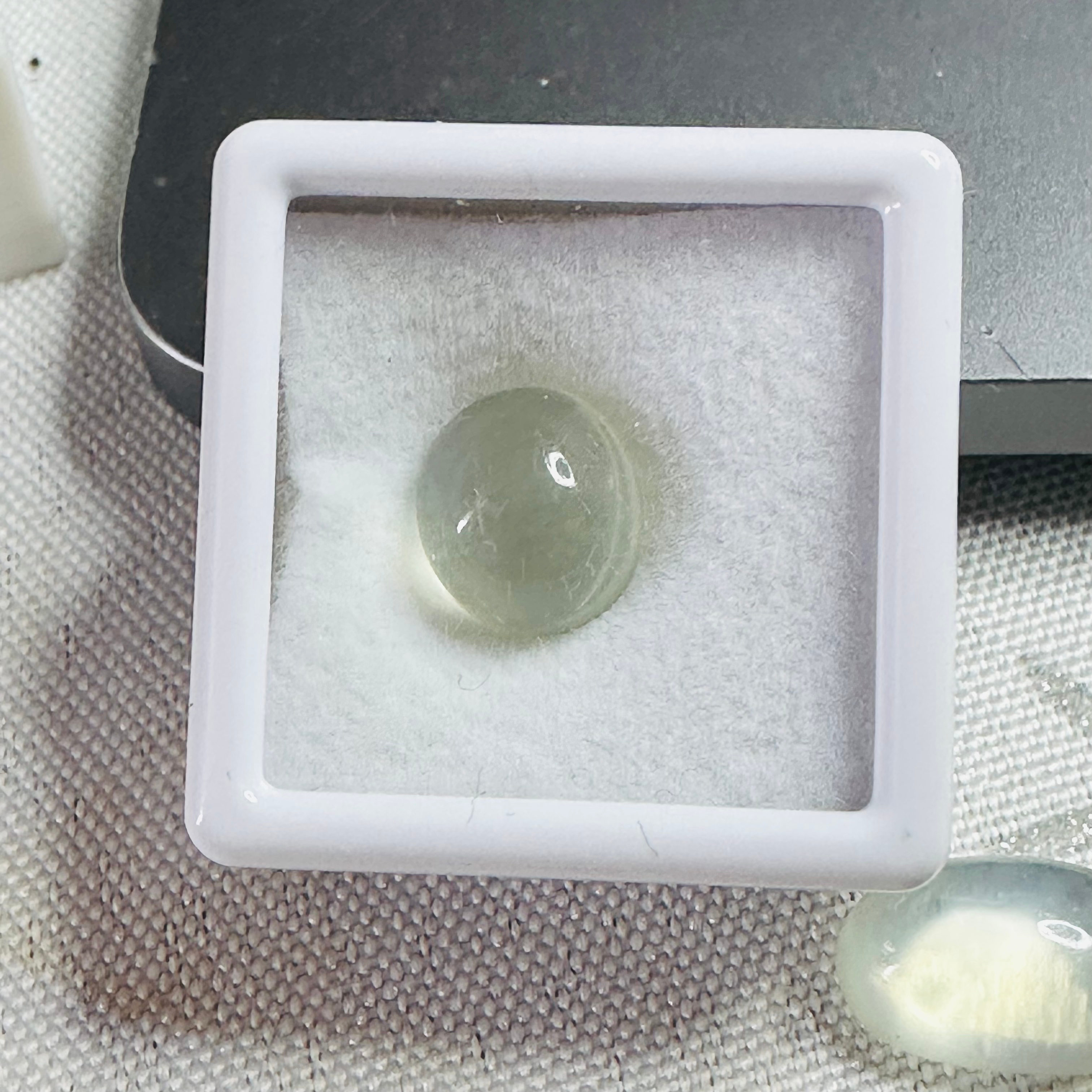 Moonstone  white moon oval 10.3mmx9.3mm  4.09cts image 1