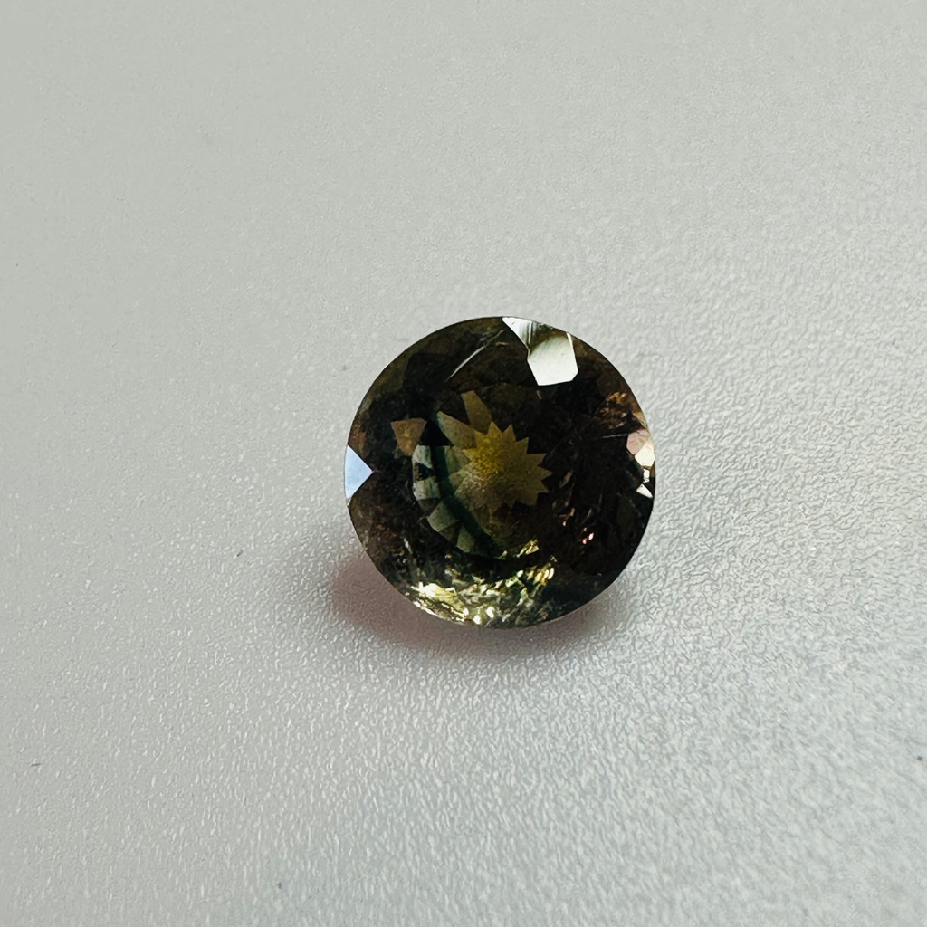TOURMALINE BI COLOUR ROUND  6.9MM   1.24CTS image 2