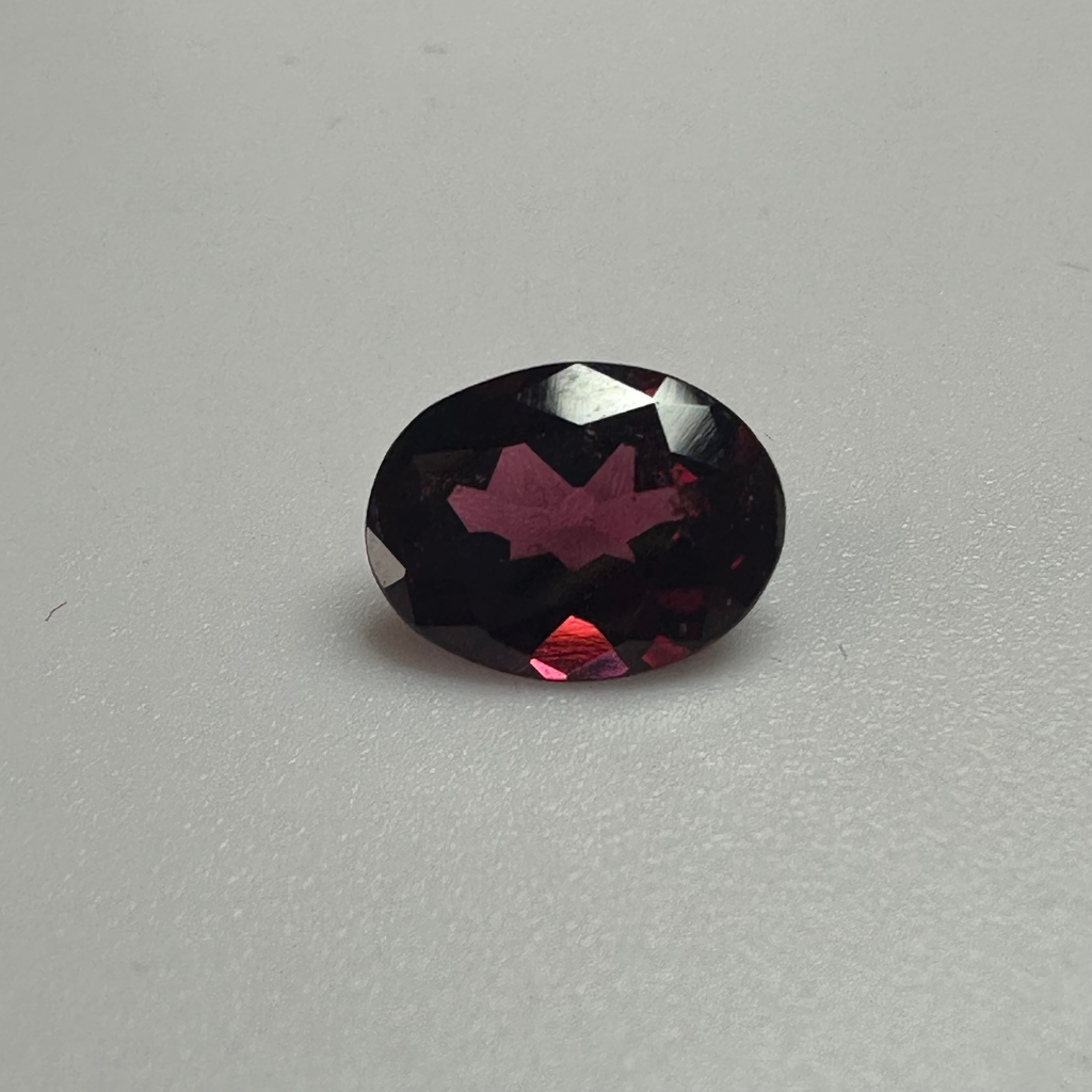 GARNET OVAL 10MMX8MM   2.75CTS image 1