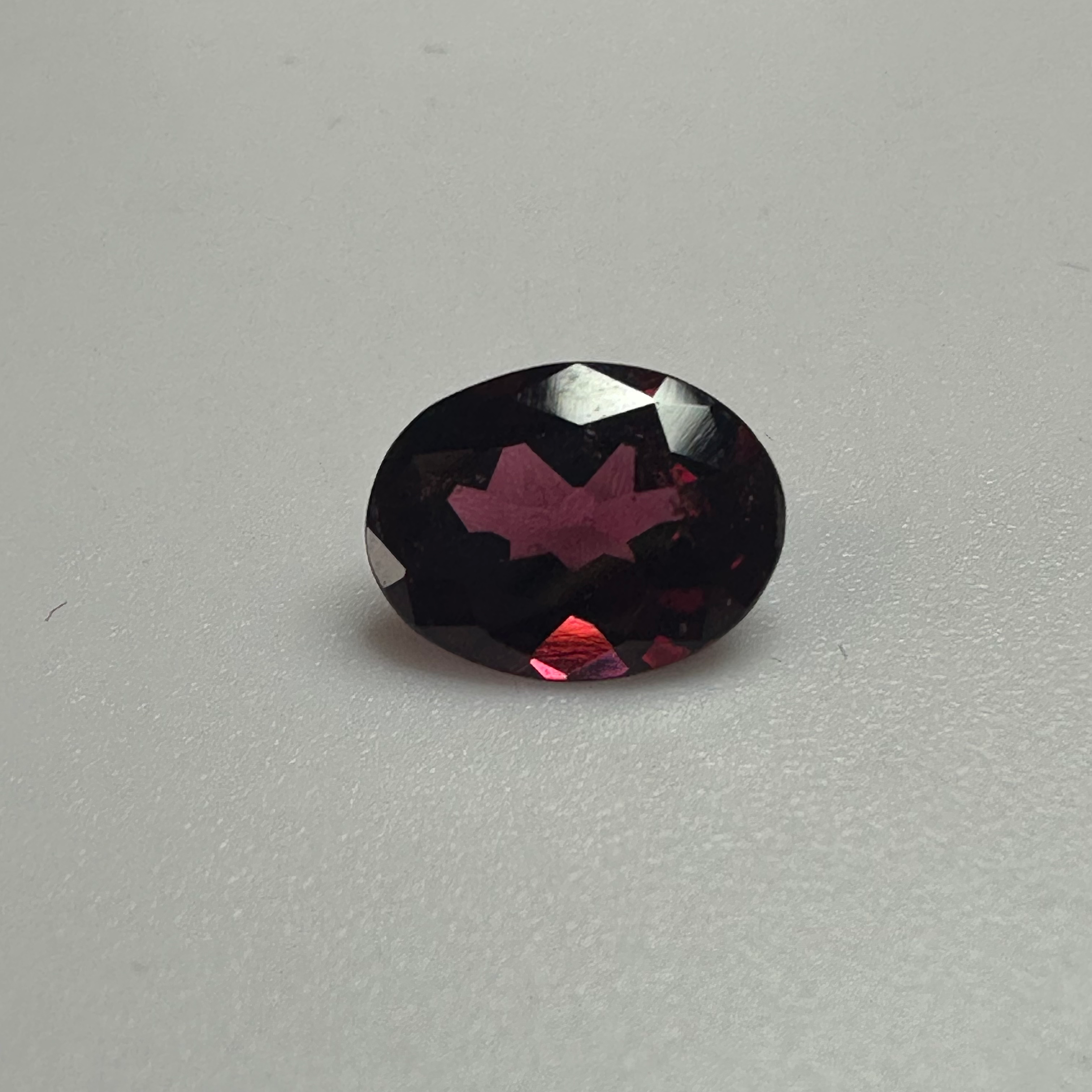 GARNET OVAL 10MMX8MM   2.75CTS image 1