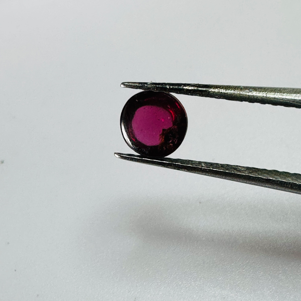 GARNET  ROUND 5MM  0.65CTS  RED CABOCHEON image 4