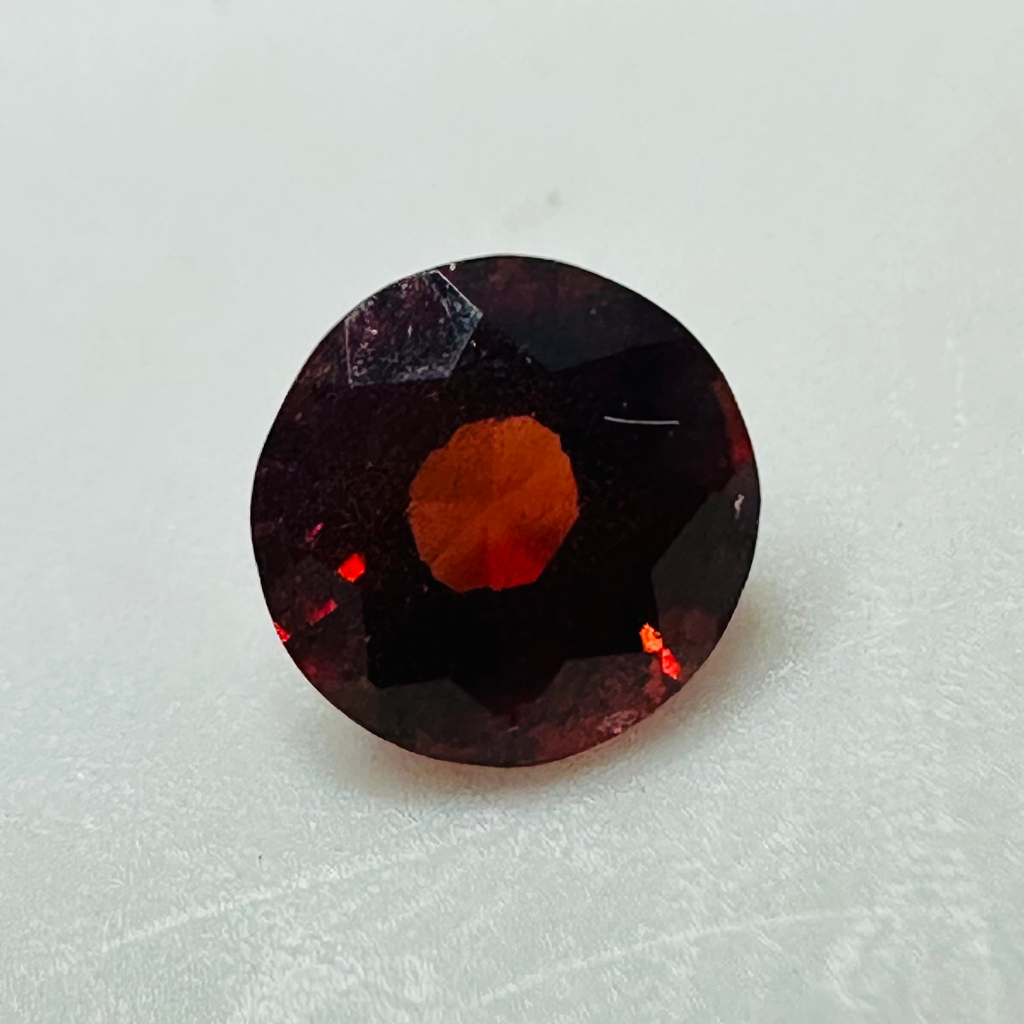 GARNET  ROUND 4.9MM  0.56CTS  RED image 1