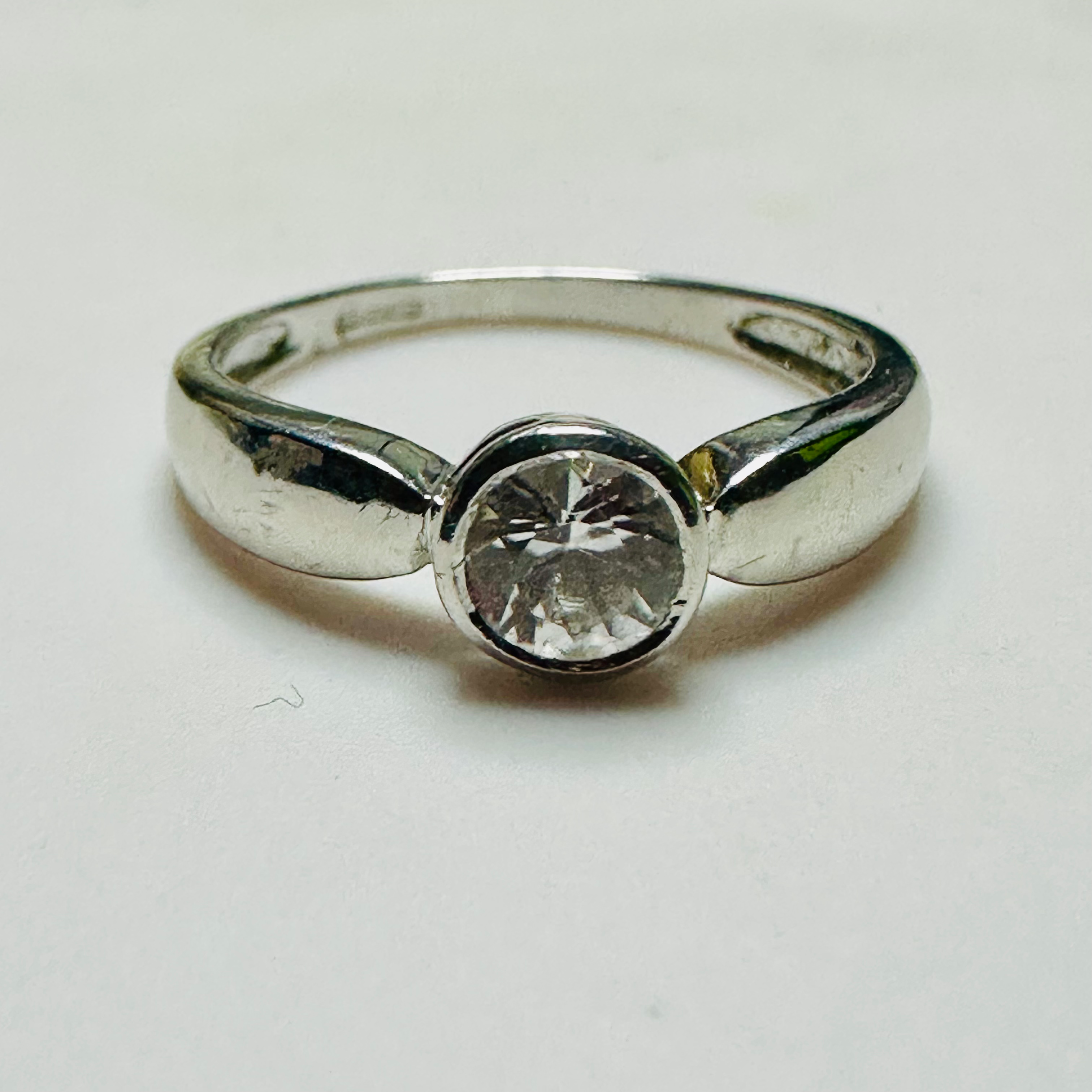 9ct White Gold and White Zircon ring size N1/2 image 3