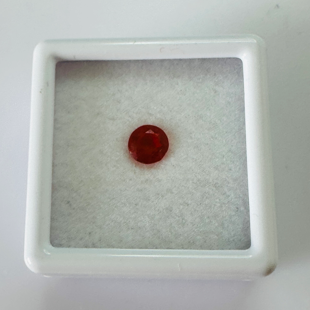 CHERRY RED FIRE OPAL ROUND 4.9MM ROUND  0.25CTS image 2