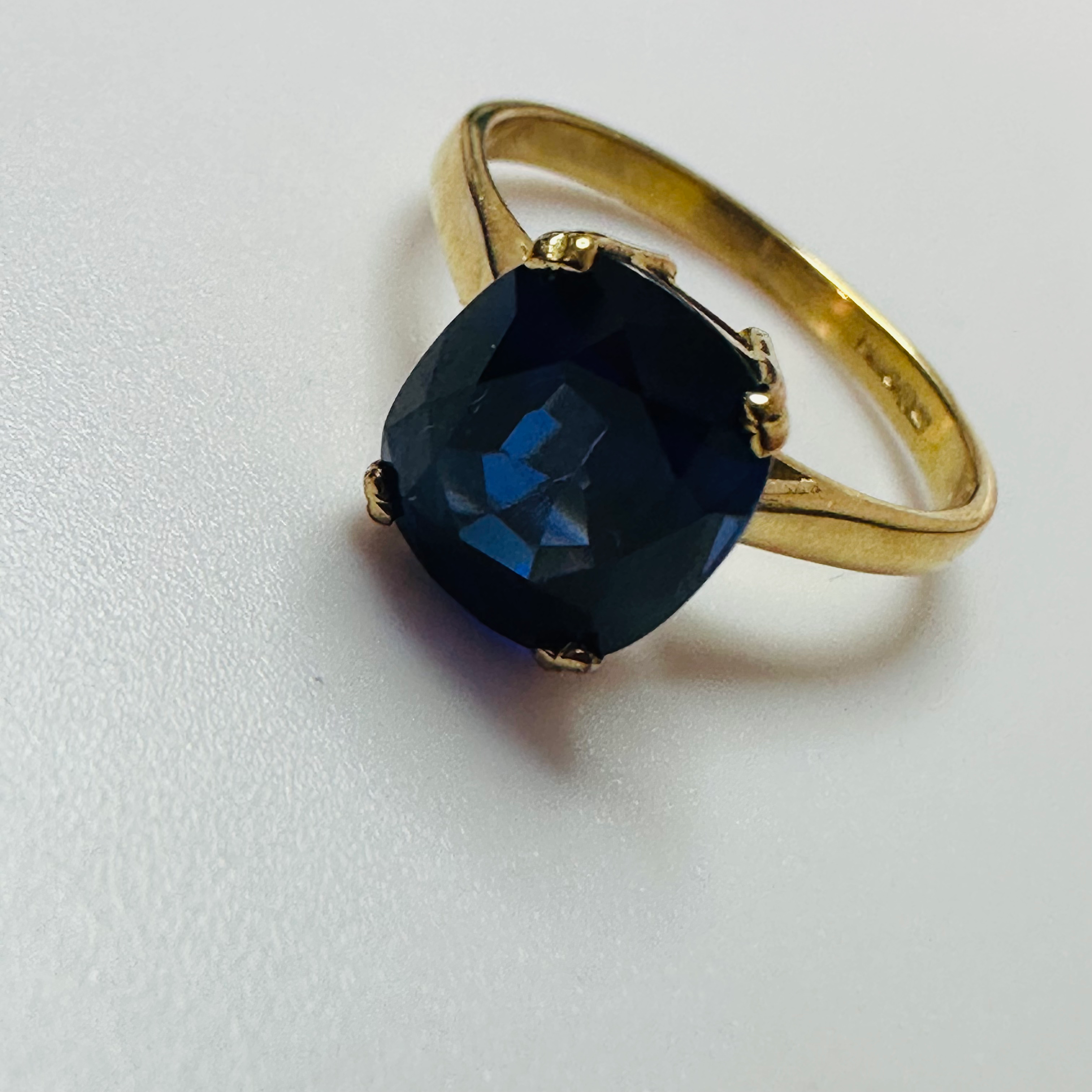 Hand cut Synthetic Sapphire Royal Blue Yellow 9ct yellow gold ring size N image 1