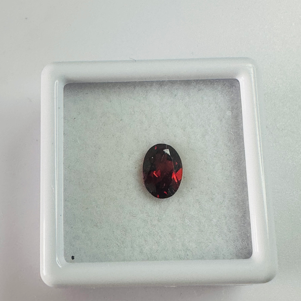 GARNET OVAL. 7MMX5MM 0.92CTS image 2