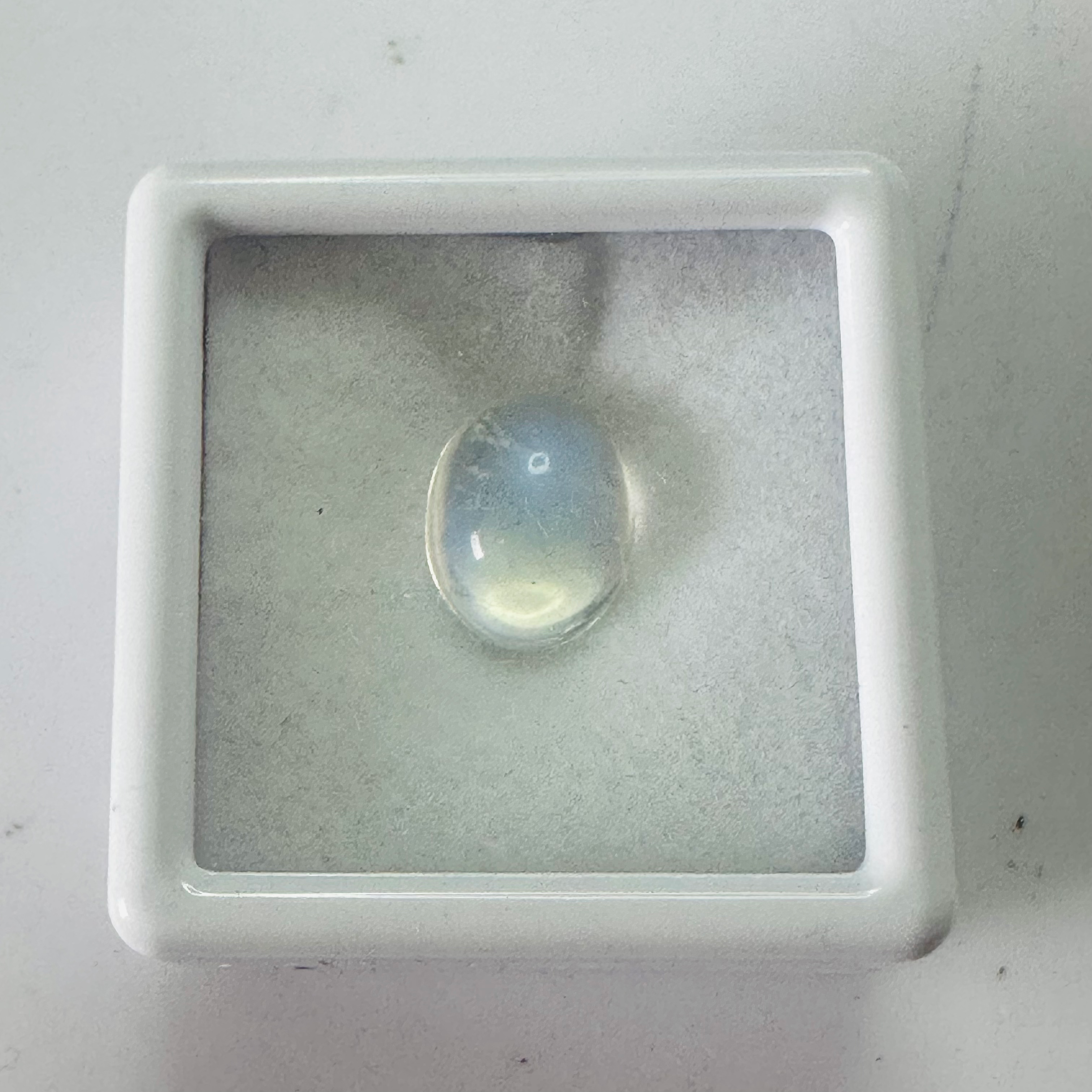 Moonstone  blue moon oval 9.9x7.7mm  3.09cts image 5