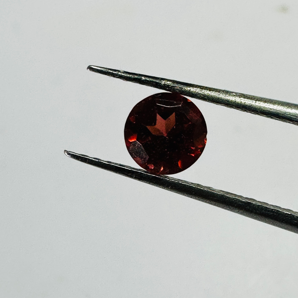 GARNET  ROUND 5MM  0.63CTS  RED CABOCHEON image 3