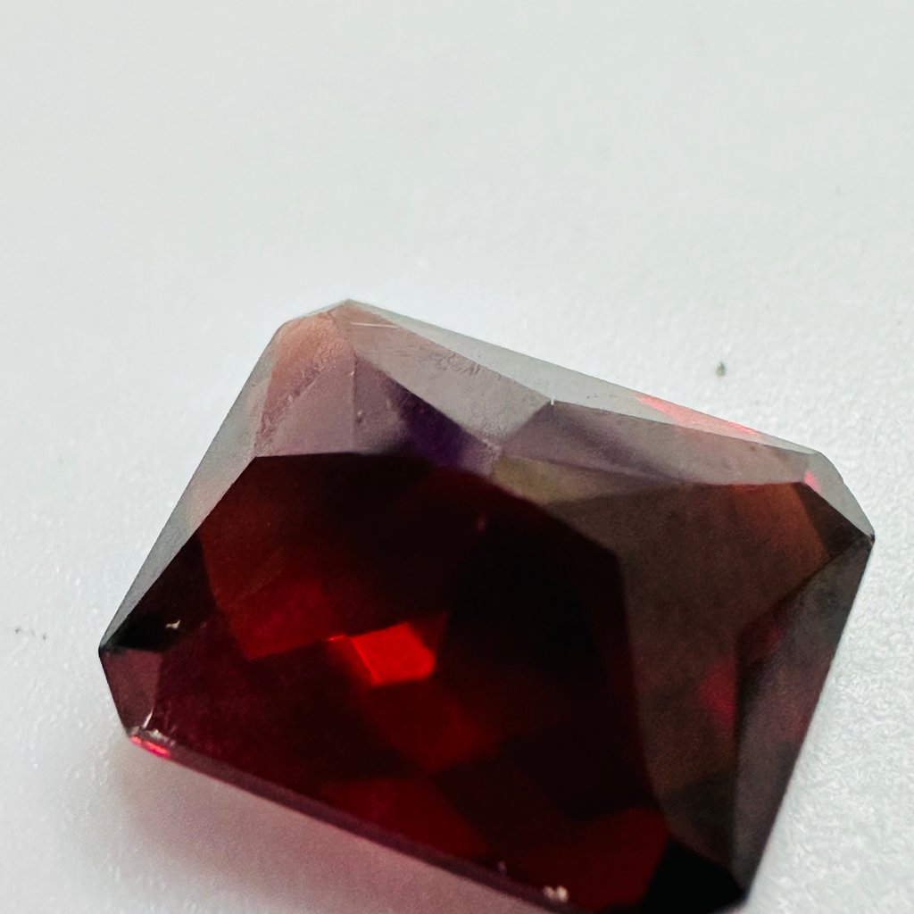 GARNET  RECTANGLE CHECKERBOARD 10MMX 8MM 4.61CTS RED image 3