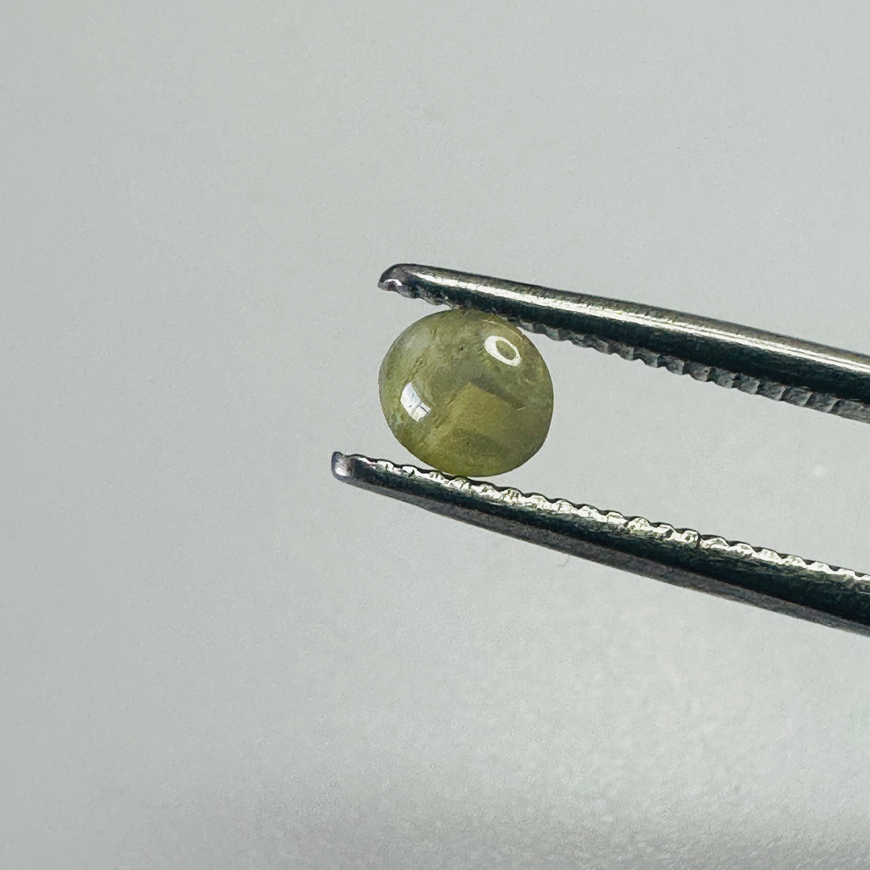 CHRYSOBERYL CATS EYE OVAL 4.5MMX4MM  0.39CTS image 1