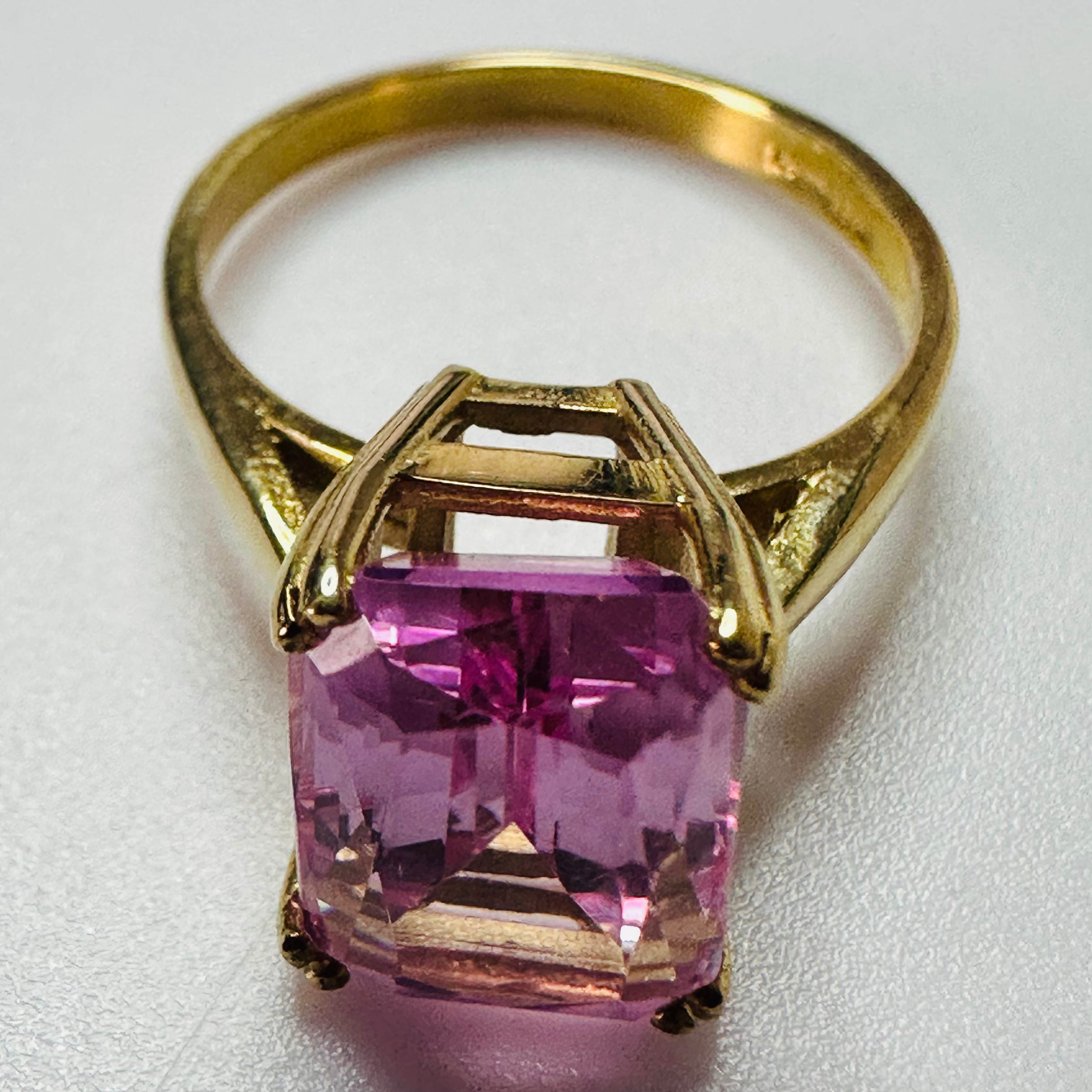 Hand cut Synthetic Sapphire Pink 9ct yellow gold ring size N image 3