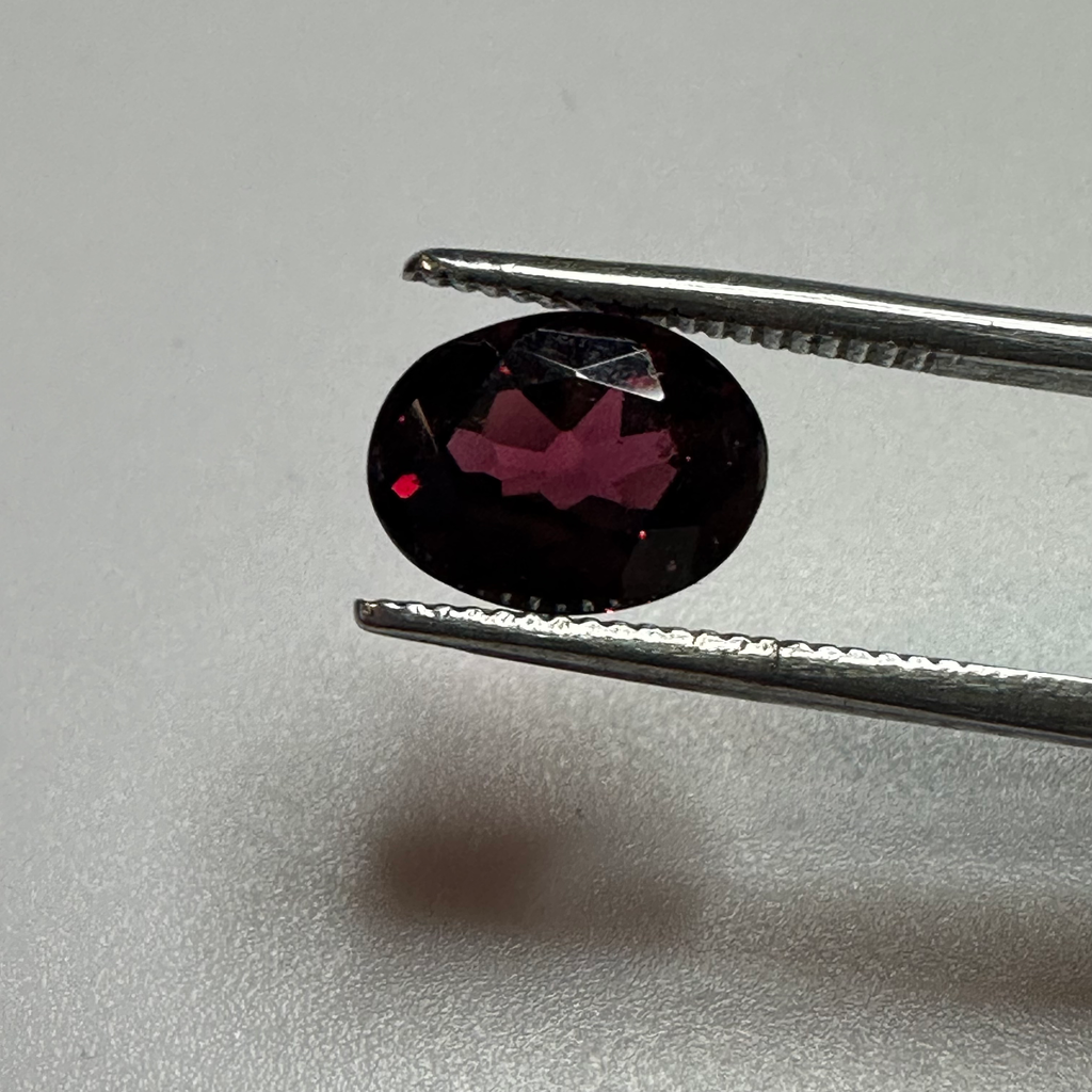 GARNET OVAL 9MMX7MM   1.90CTS image 2