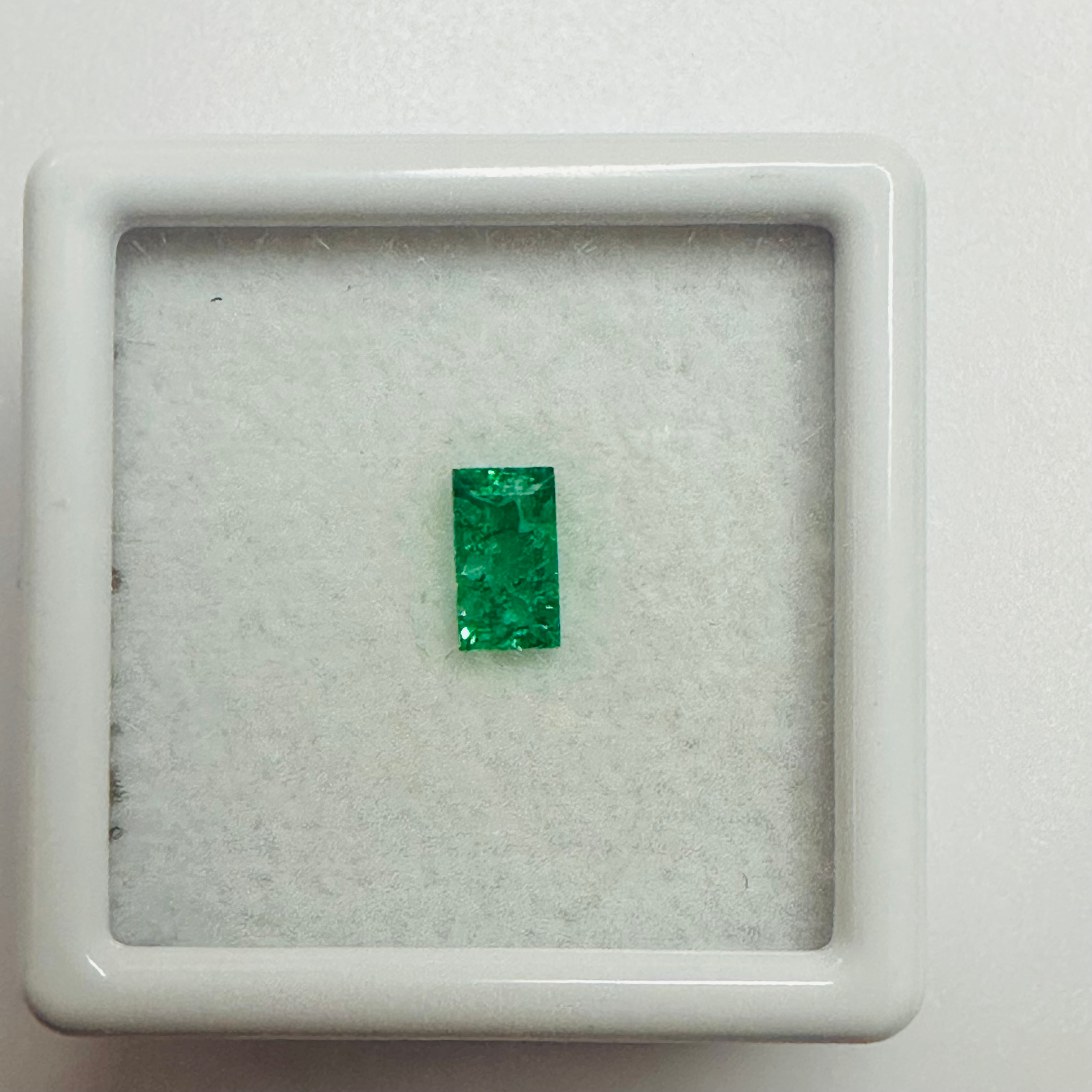 EMERALD BAGETTE 6MM X 3.3MM 0.45CTS image 2