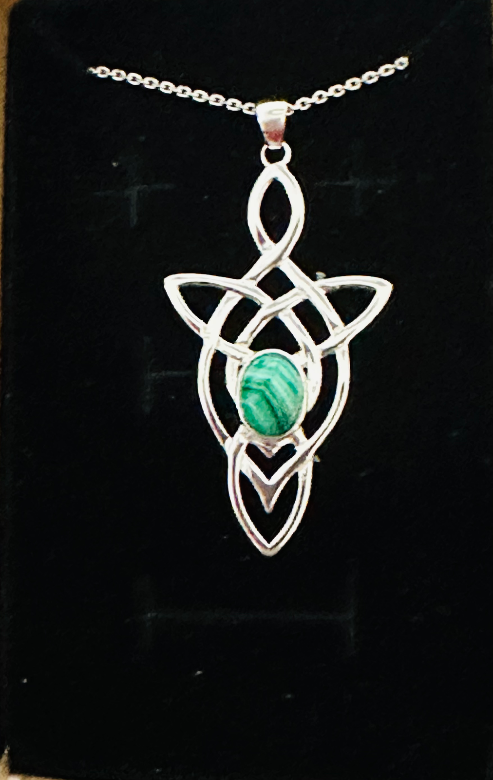 Sterling silver celtic knott with malachite 16inch chain