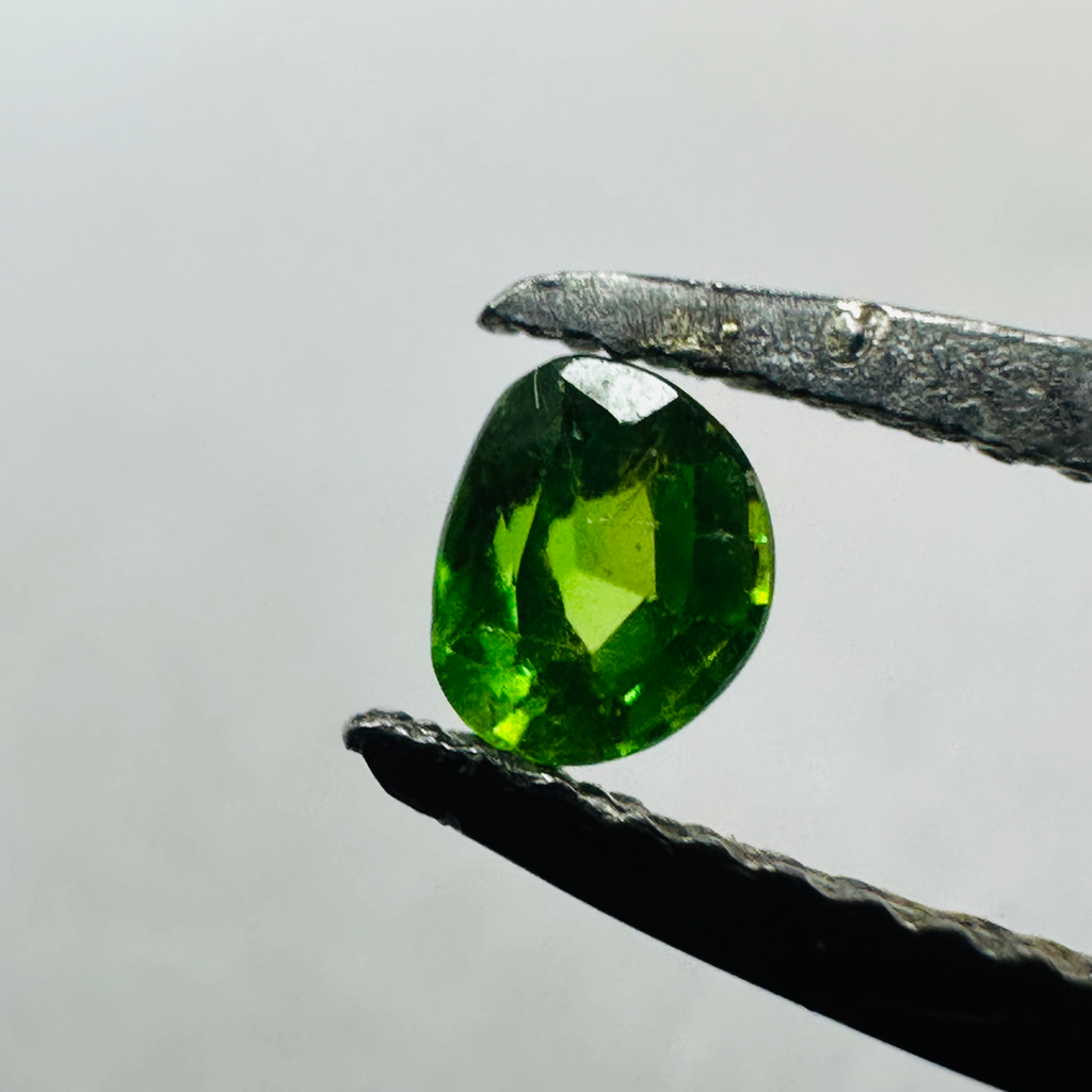 GARNET GREEN D SHAPE 3.4MMX2.9MM  0.18CTS image 0