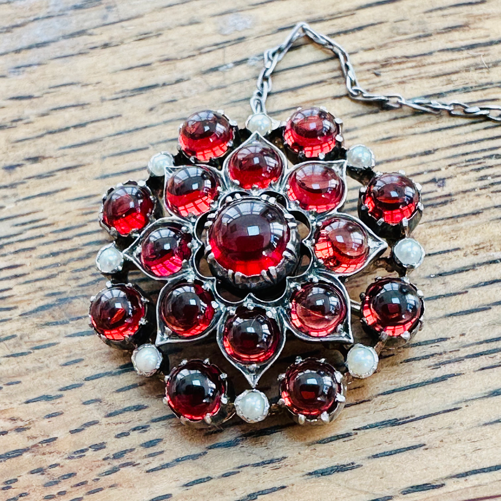 Vintage 9ct gold and silver cab Garnet brooch