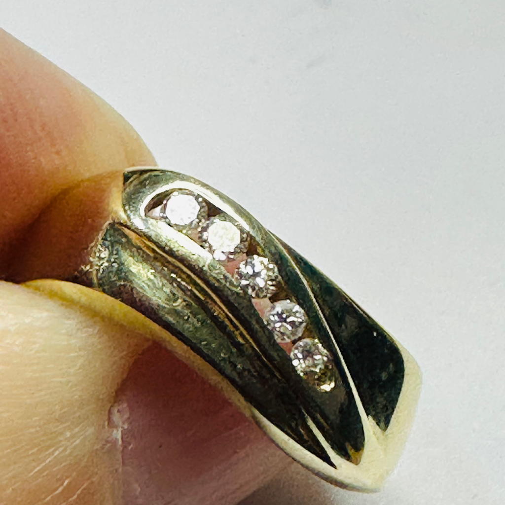 NEW 9ct Diamond and gold Ring Size L 1/2