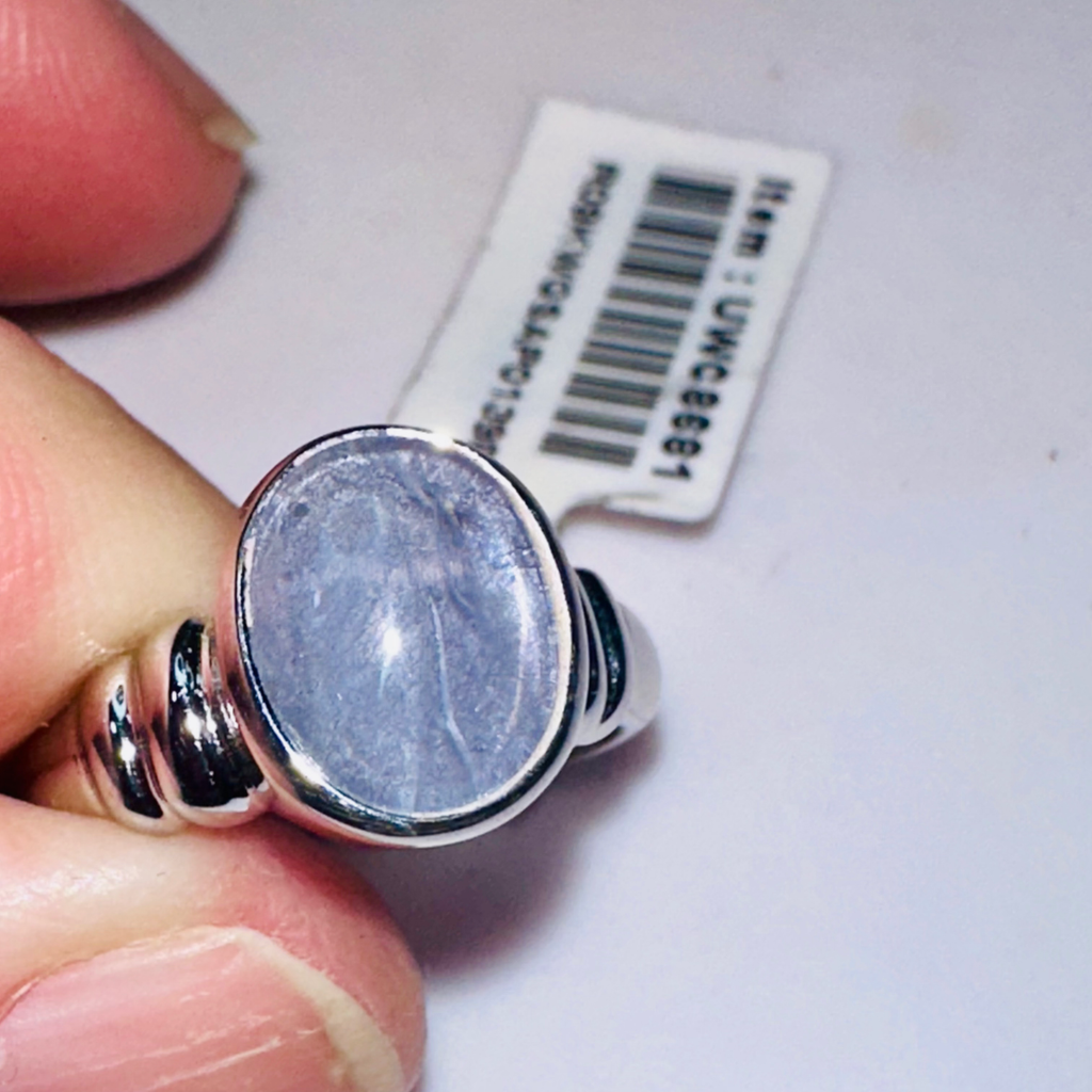 Blue Star Sapphire in white 9ct gold ring size  N1/2