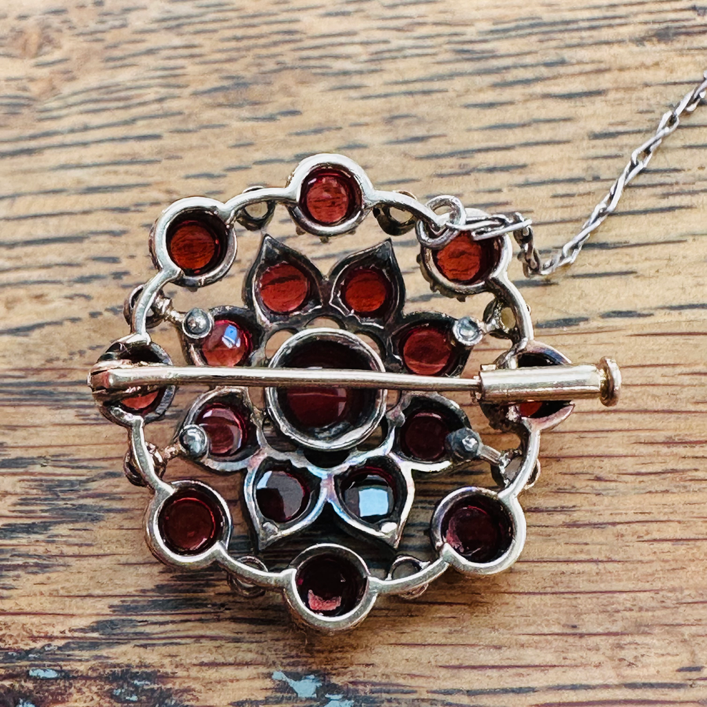 Vintage 9ct gold and silver cab Garnet brooch