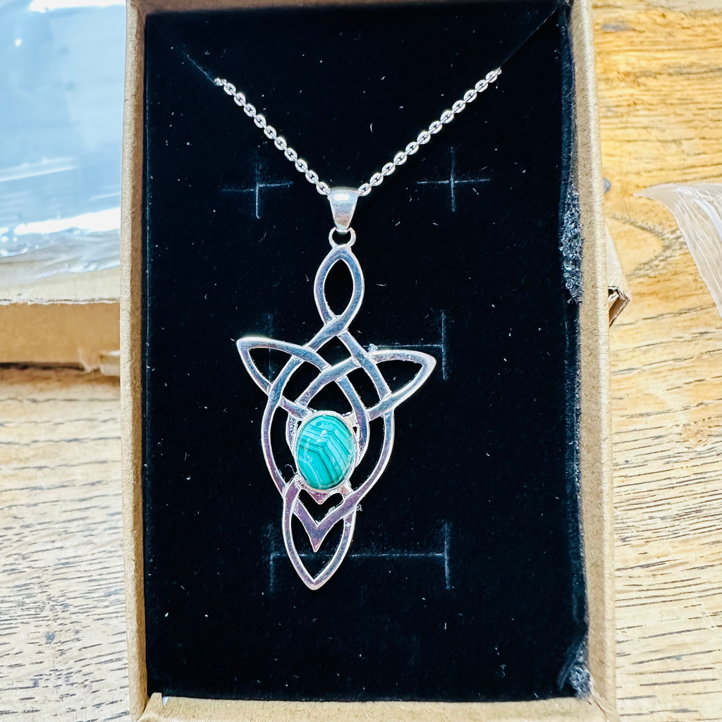 Sterling silver celtic knott with malachite 16inch chain