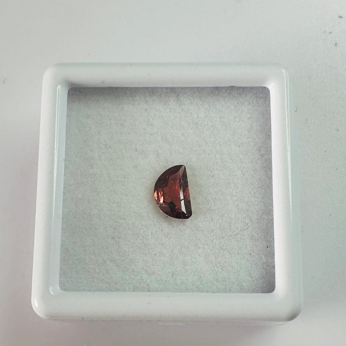 GARNET D SHAPE  6MMX4MM 0.47CTS