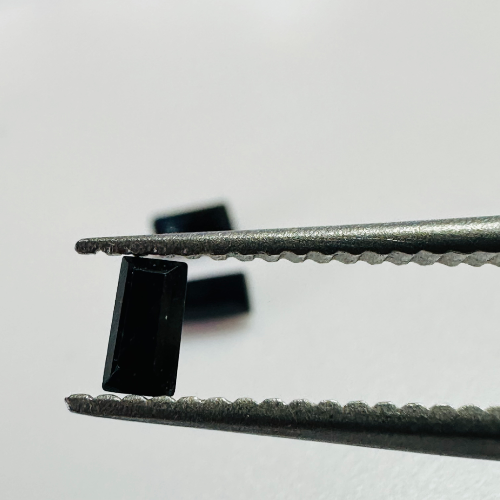BLUE SAPPHIRE 4.2MM X 2.2MM     0.65CTS image 1