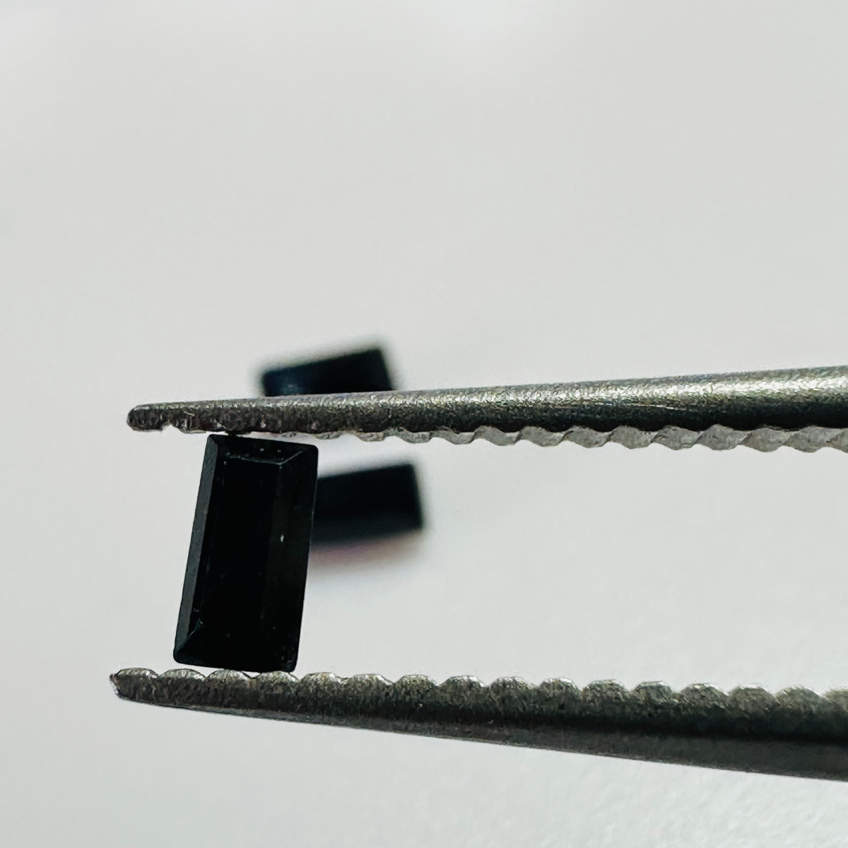 BLUE SAPPHIRE 4.2MM X 2.2MM     0.65CTS image 1