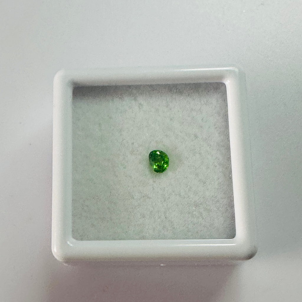 GARNET GREEN D SHAPE 3.4MMX2.9MM  0.18CTS image 2