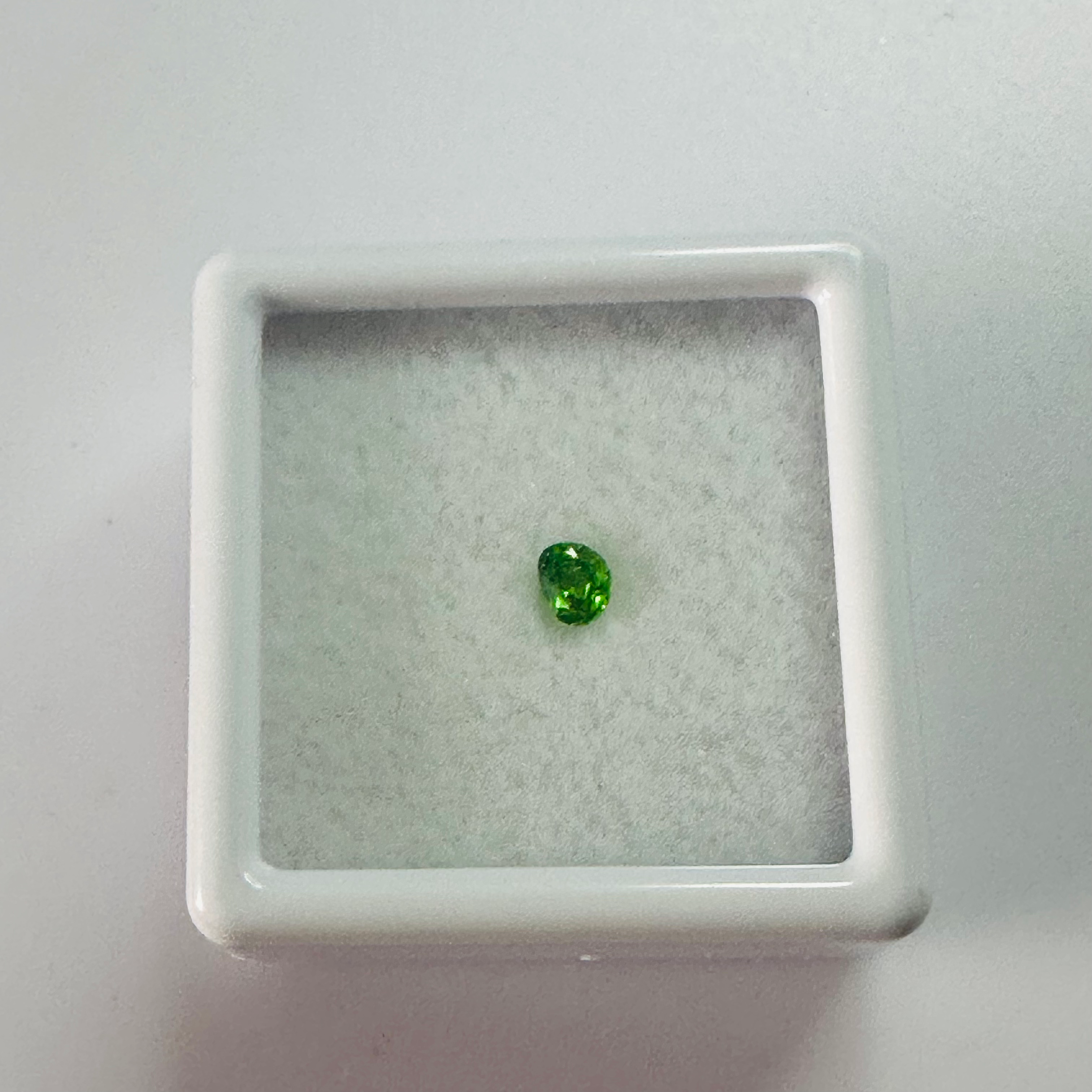 GARNET GREEN D SHAPE 3.4MMX2.9MM  0.18CTS image 2