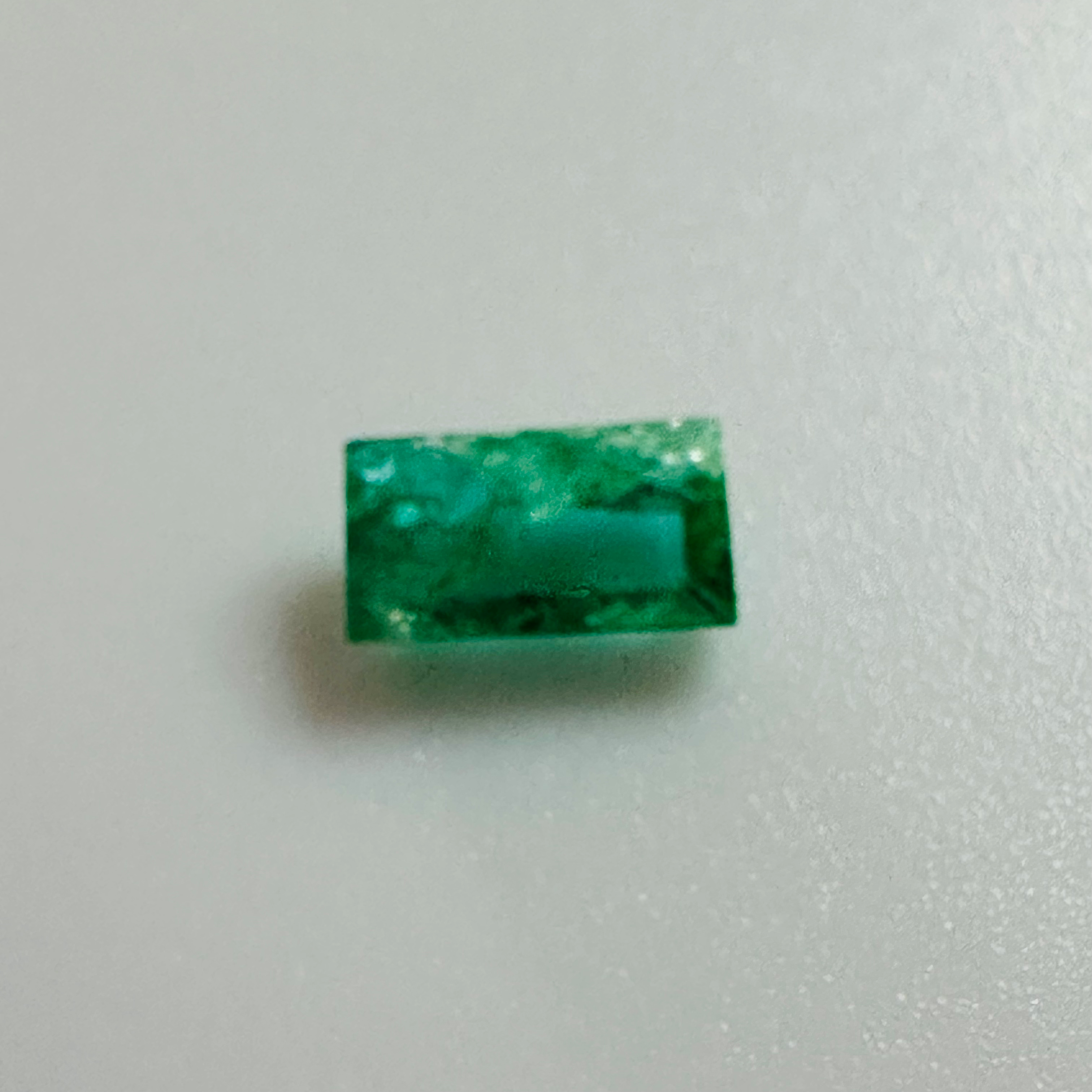 EMERALD BAGETTE 6MM X 3MM 0.39CTS image 1