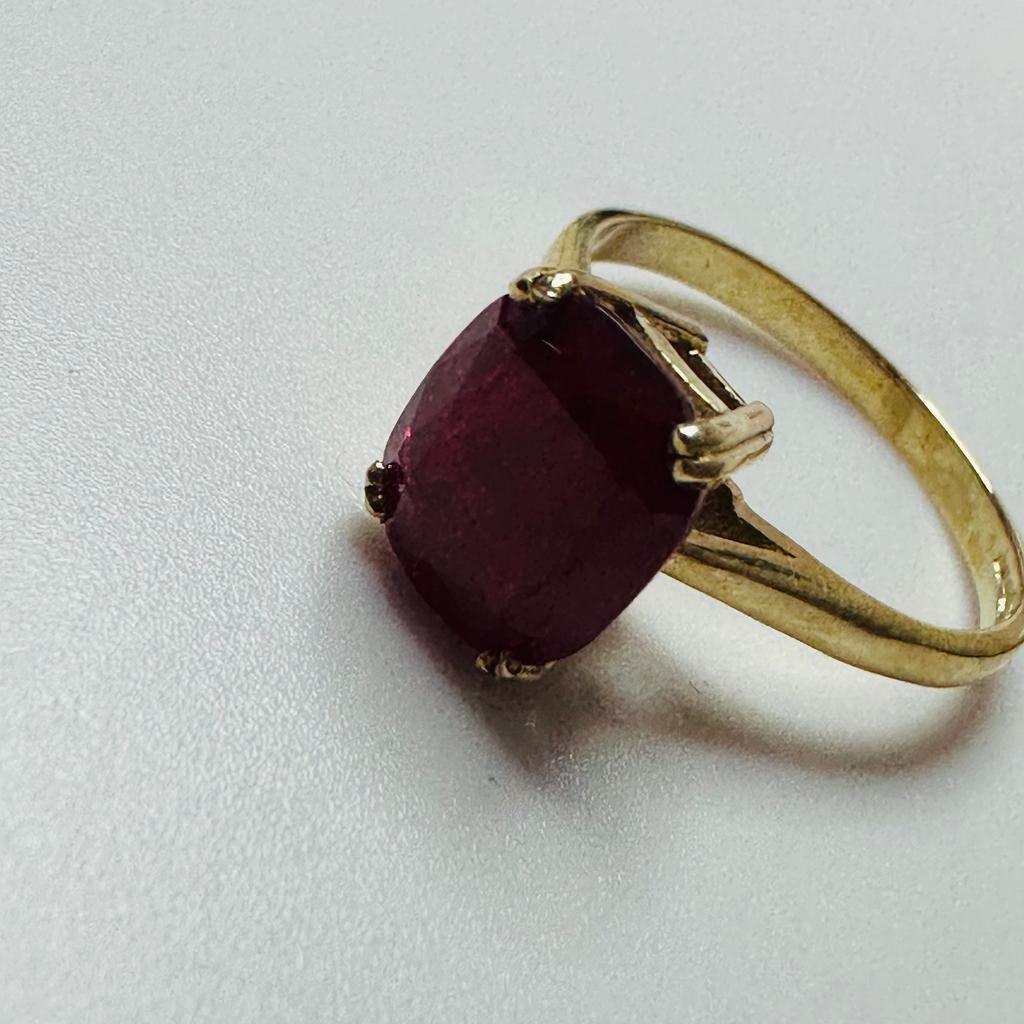 Hand cut Synthetic Ruby Yellow 9ct yellow gold ring size N image 2