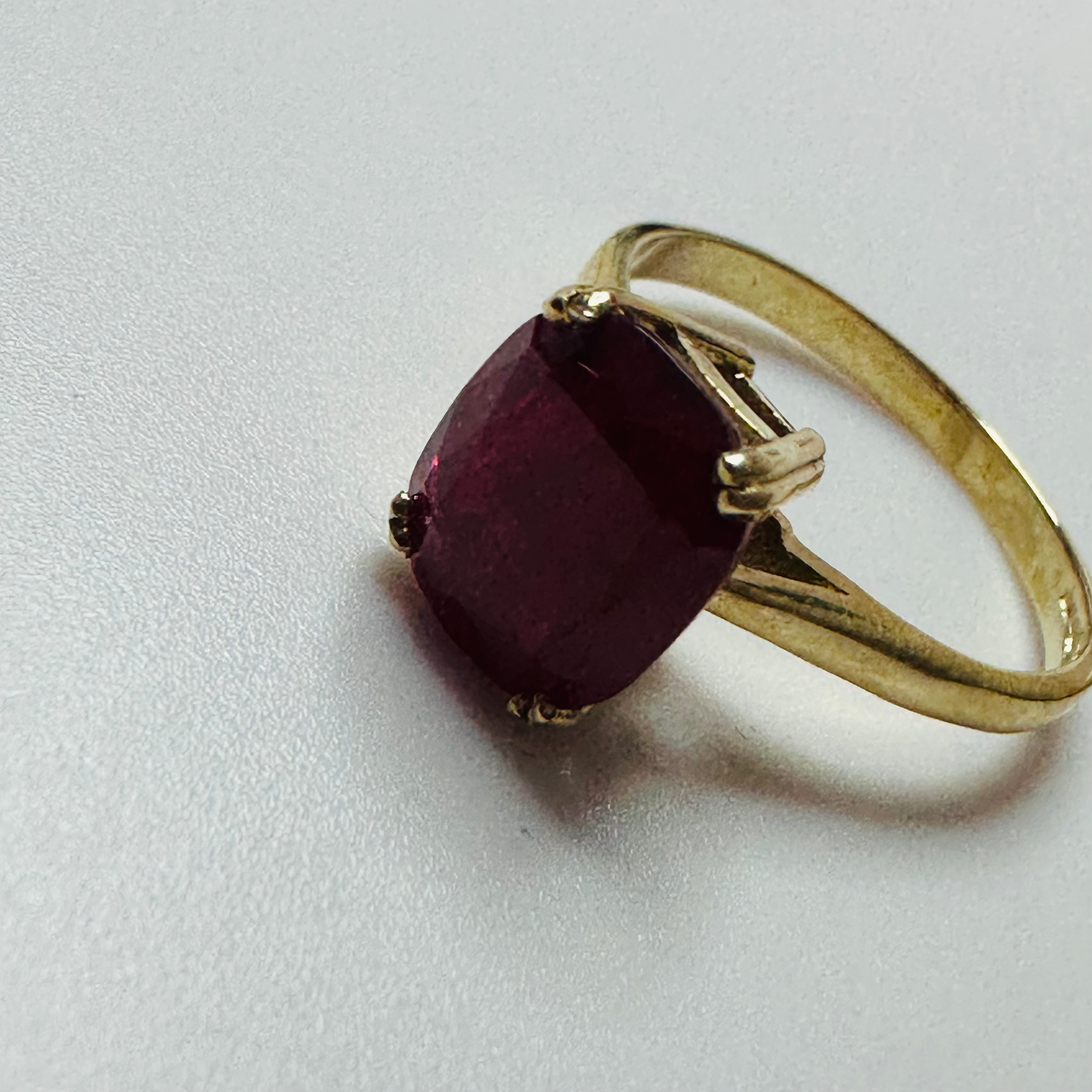 Hand cut Synthetic Ruby Yellow 9ct yellow gold ring size N image 2