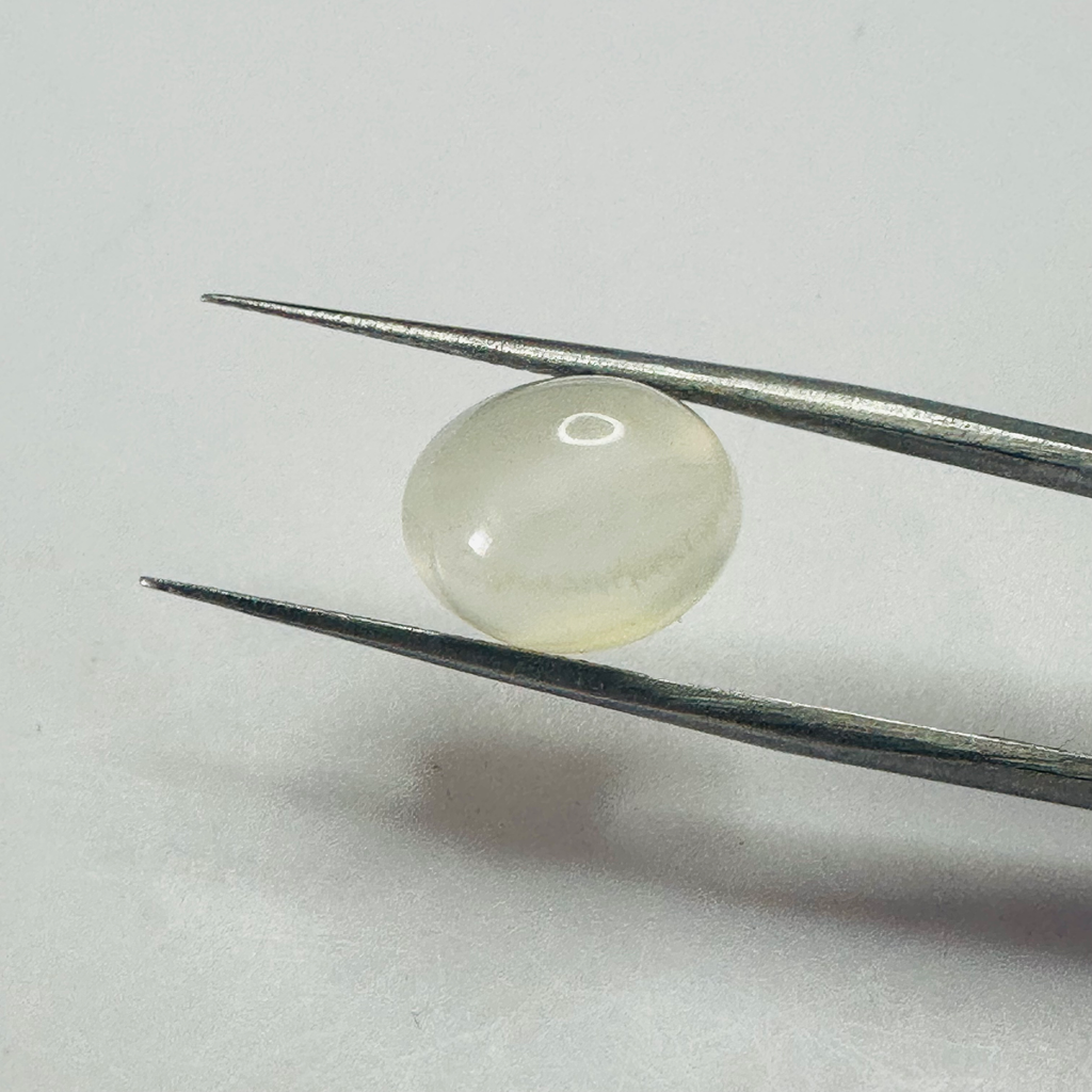 Moonstone  white moon oval 11.9mmx9.6mm  6.01cts image 1