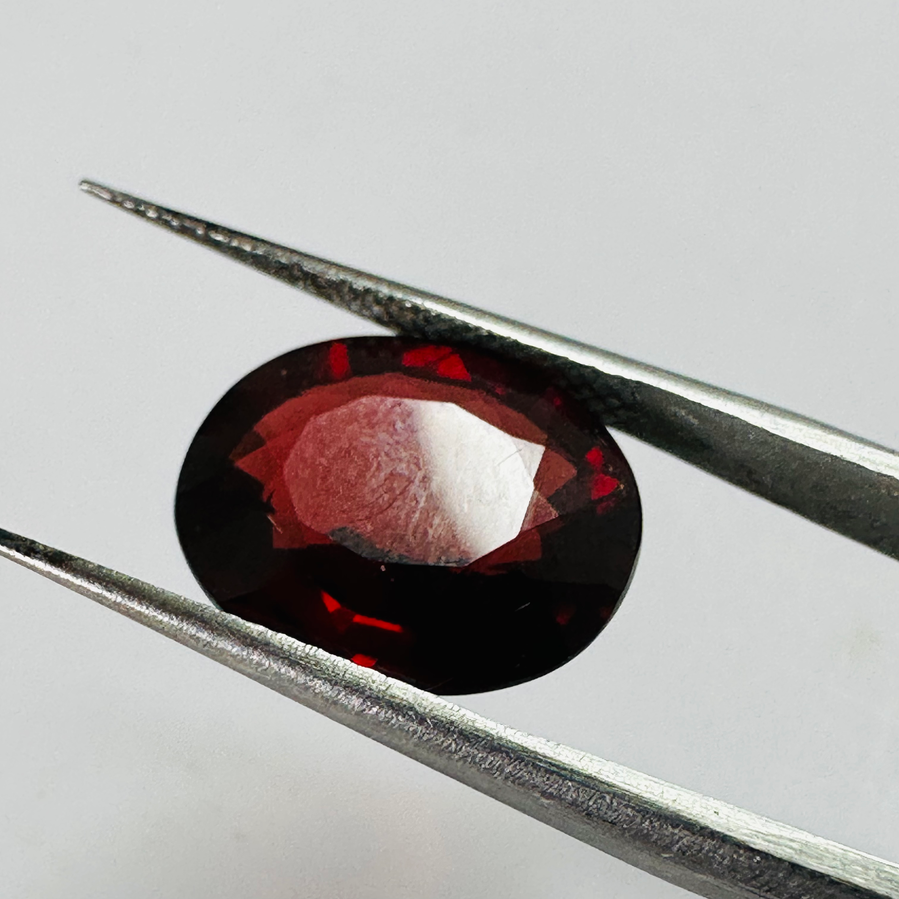 GARNET  OVAL 13.2MMX10.8MM  6.88CTS  DEEP RED image 2