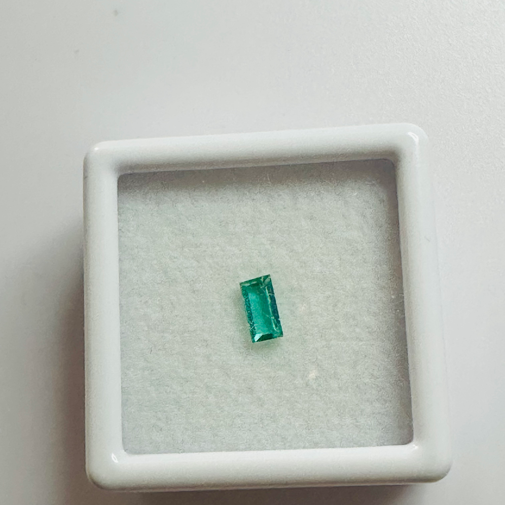 EMERALD BAGETTE 5.2MM X 2.6MM 0.24CTS image 2