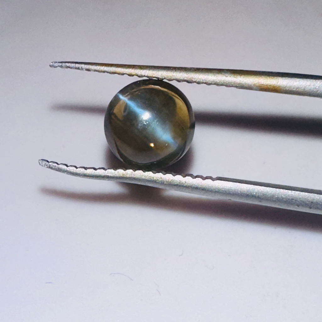 CHRYSOBERYL CATS EYE 7.5MM ROUND  1.79CTS image 0