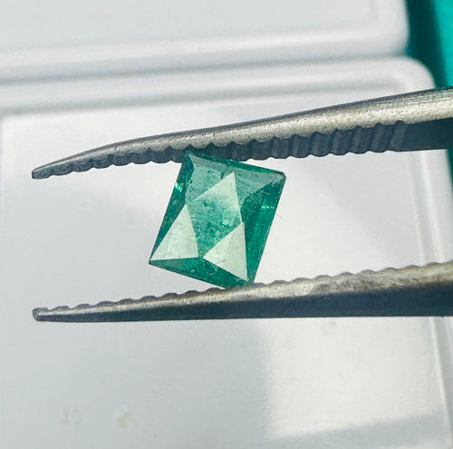 EMERALD FRENCH CUT 5MMX4.1MM. 0.36CTS image 0