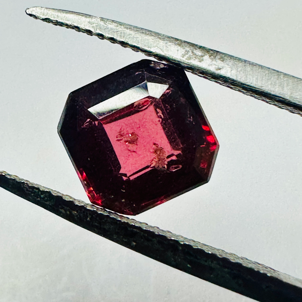 GARNET CUSHION. 7.8MMX7.1MM 2.80CTS image 0