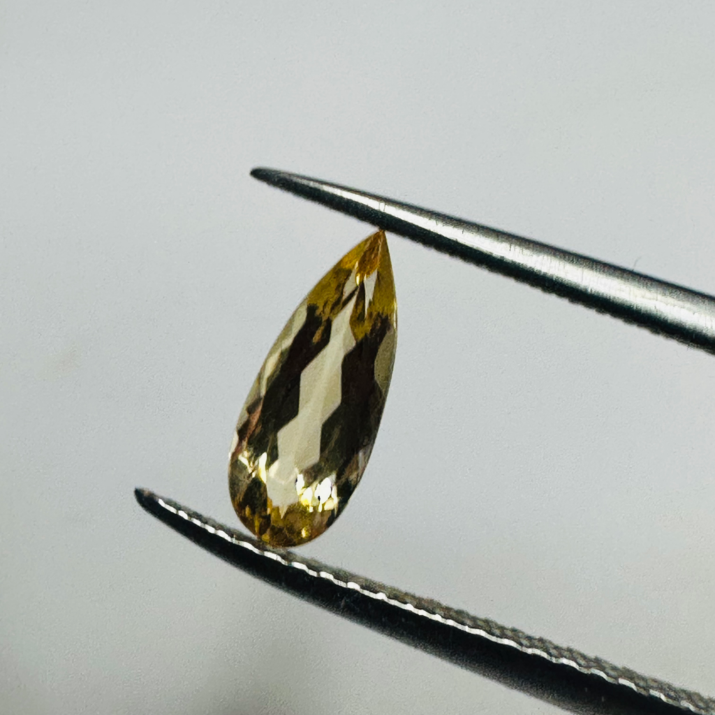 Yellow Topaz long drop 10.1x4.1mm 0.95cts image 0