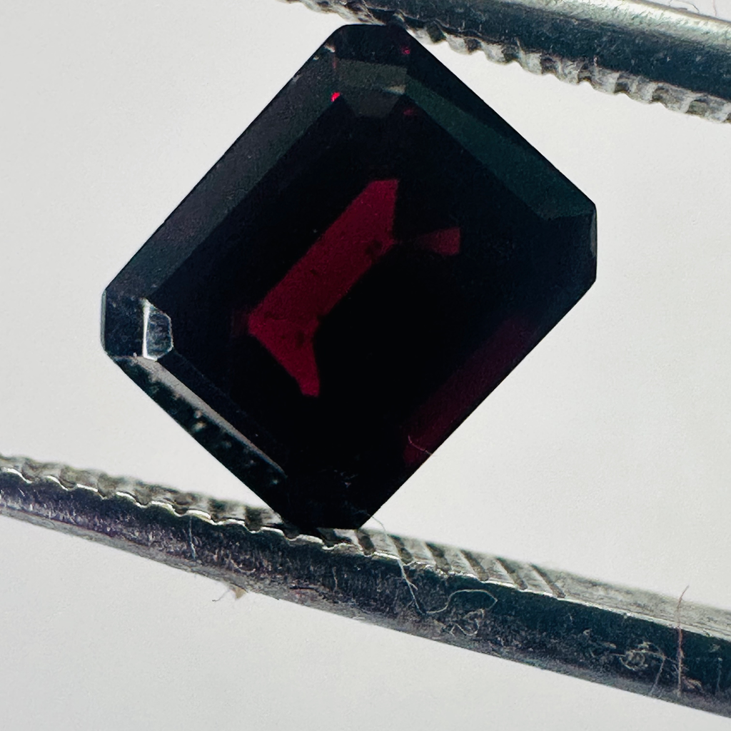 GARNET TRAP CUT   7.5MMX6MM 2.15CTS image 1