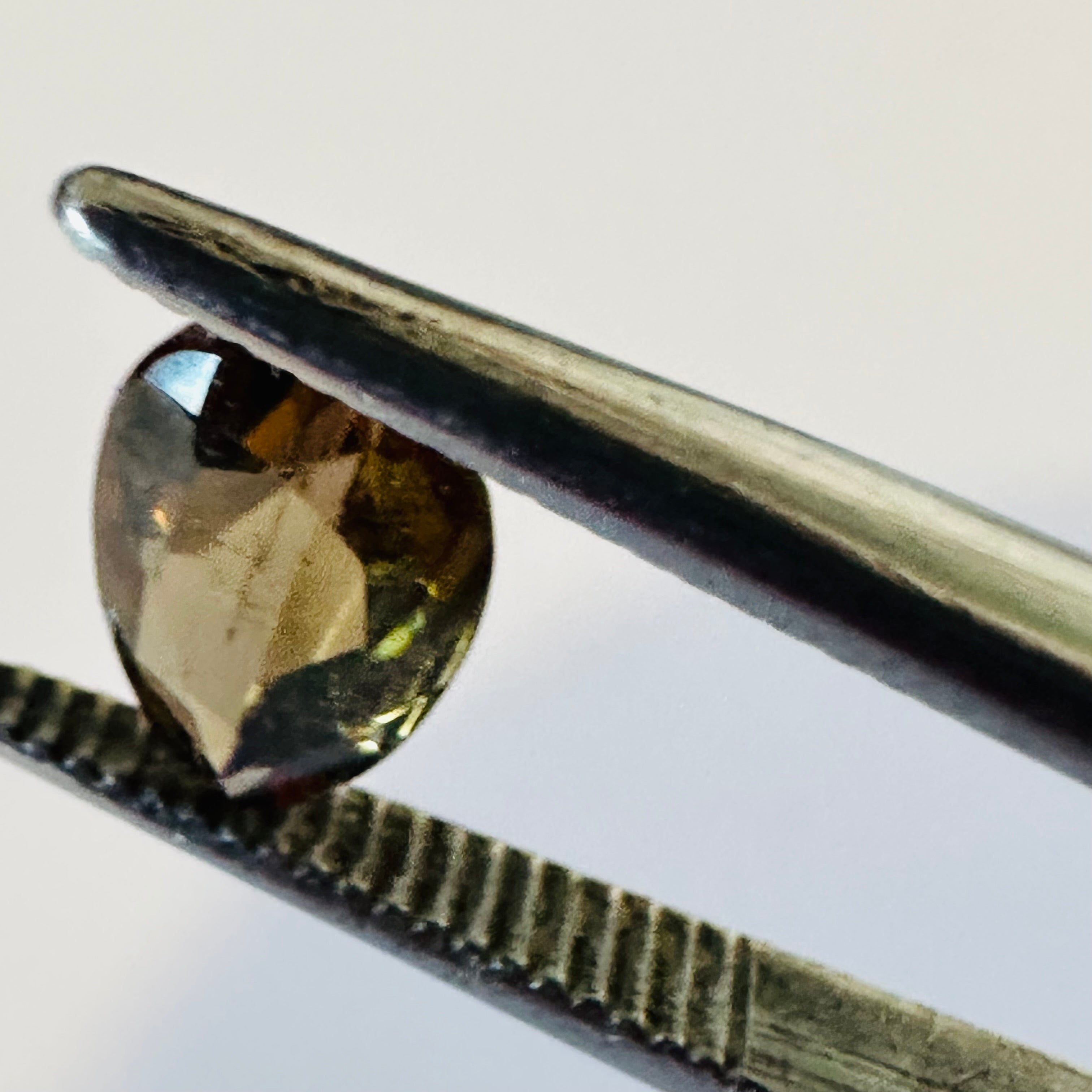 ANDALUSITE DROP  9MMX5MM.  1.24CTS GREEN TO RED image 3