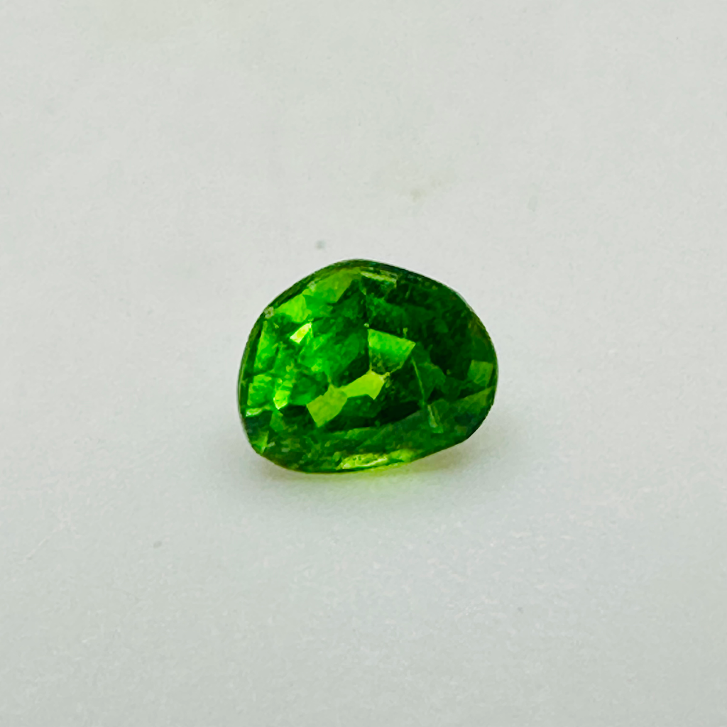 GARNET GREEN D SHAPE 3.4MMX2.9MM  0.18CTS image 4
