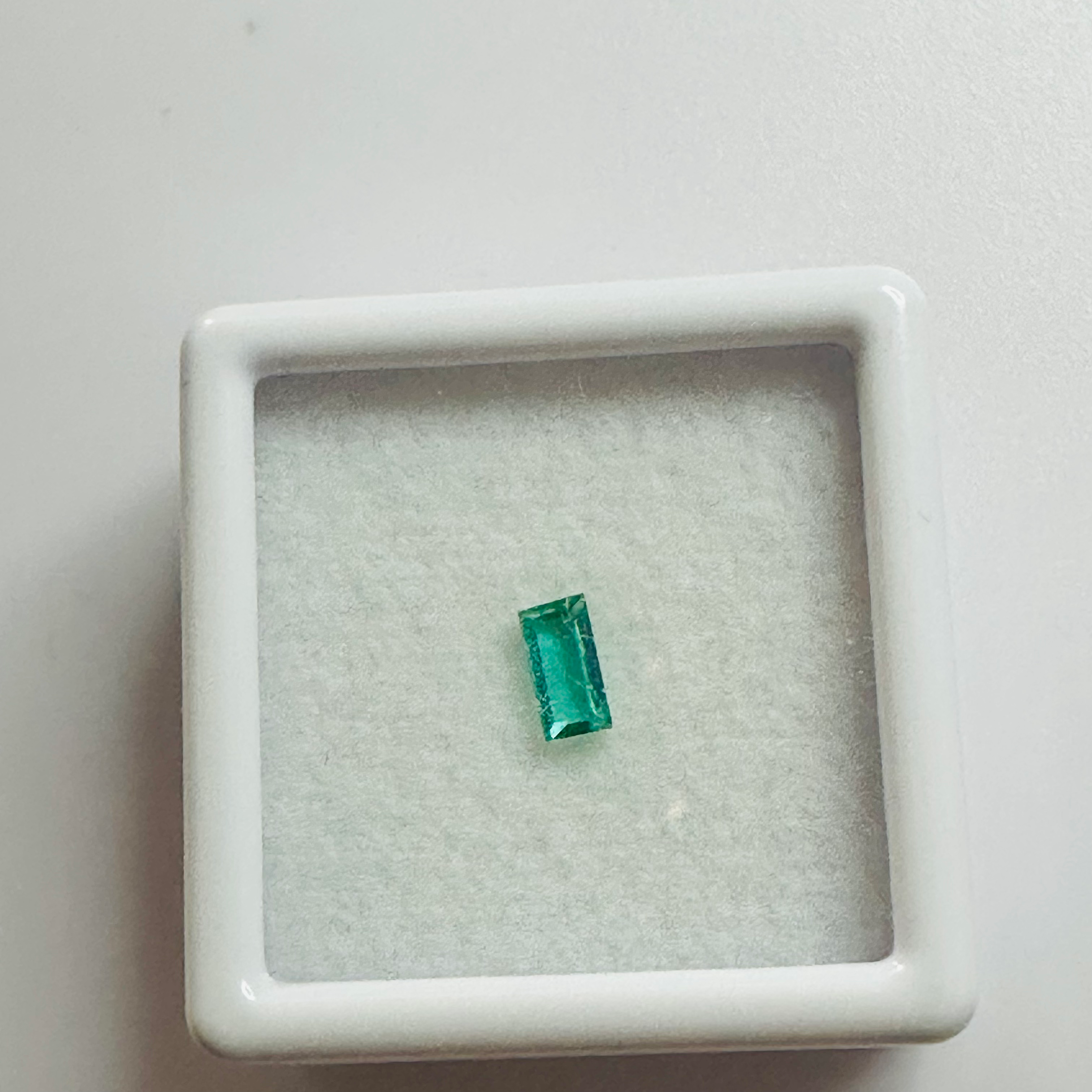 EMERALD BAGETTE 4.3MM X 2.5MM 0.20CTS image 2