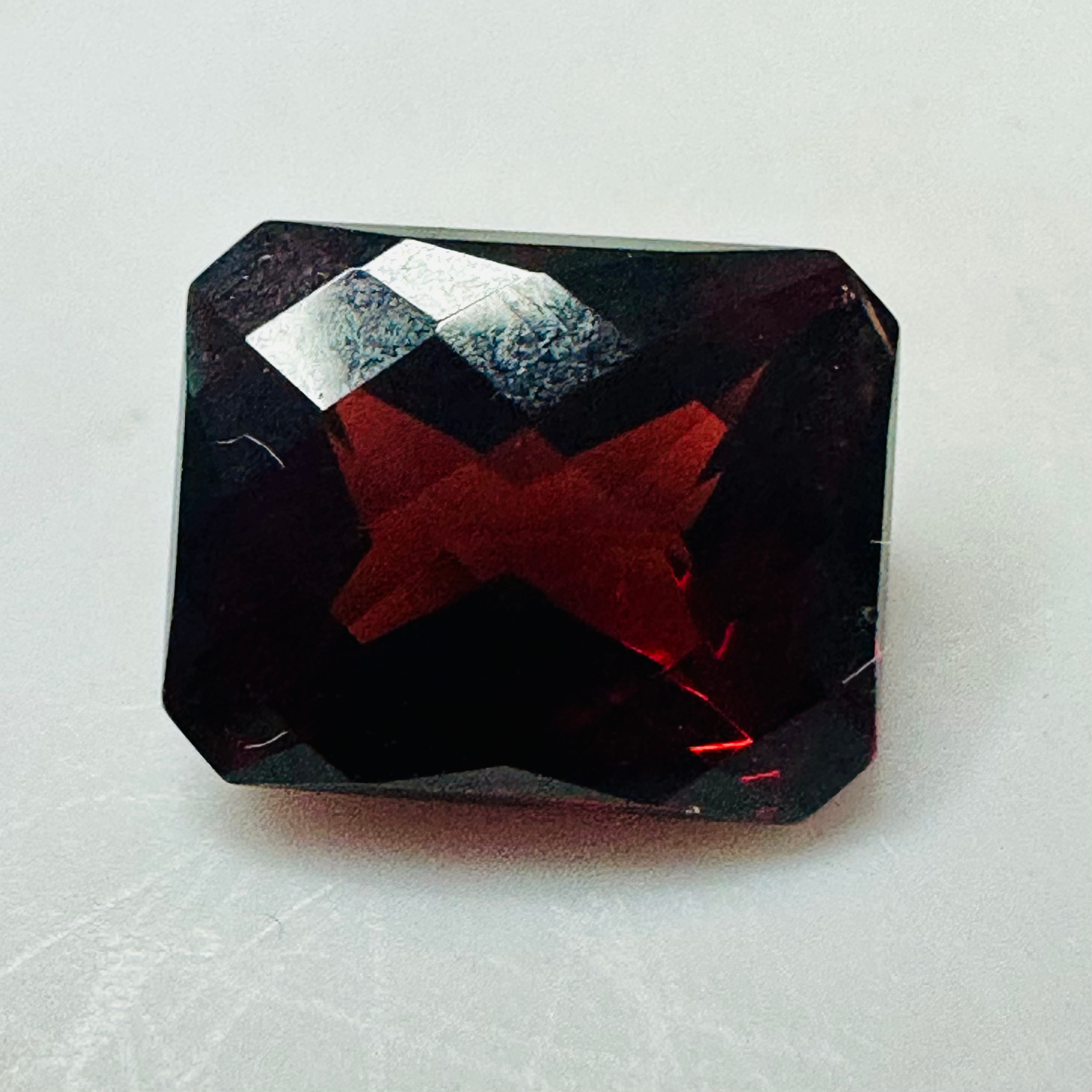 GARNET  RECTANGLE CHECKERBOARD 10MMX 8MM 4.61CTS RED image 0