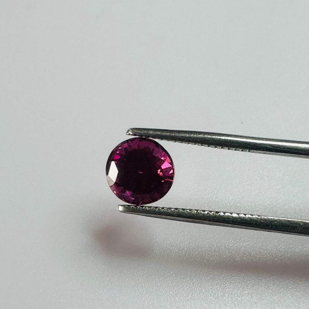 GARNET PURPLE ROUND 6.7MM  1.58CTS image 1