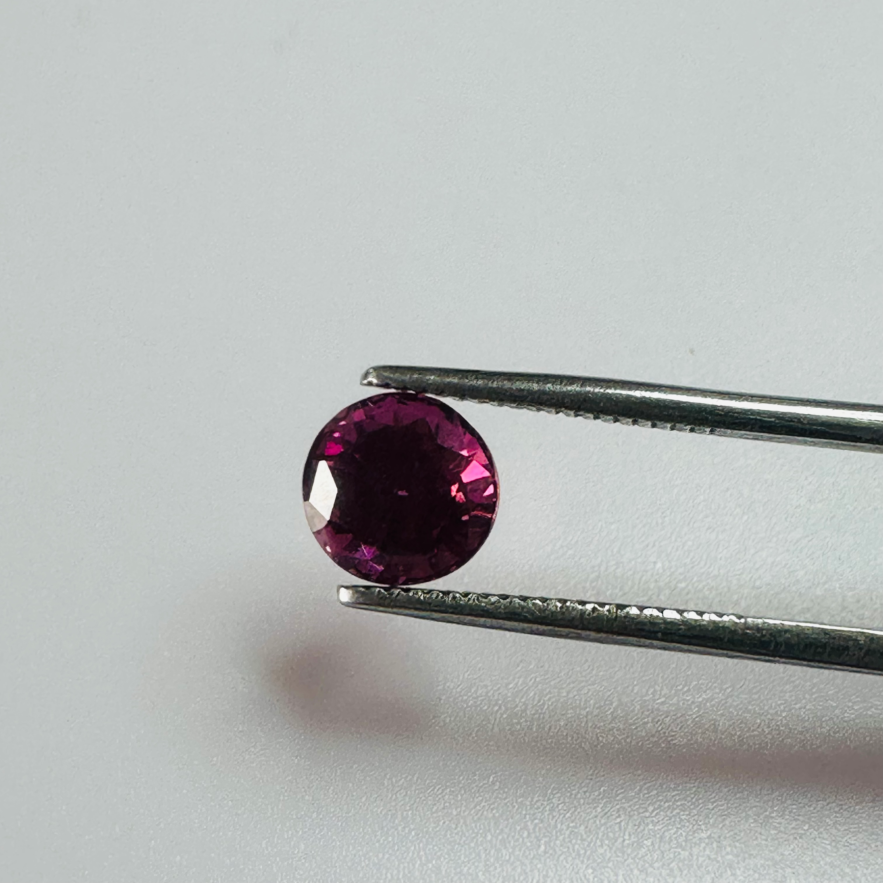 GARNET PURPLE ROUND 6.7MM  1.58CTS image 1