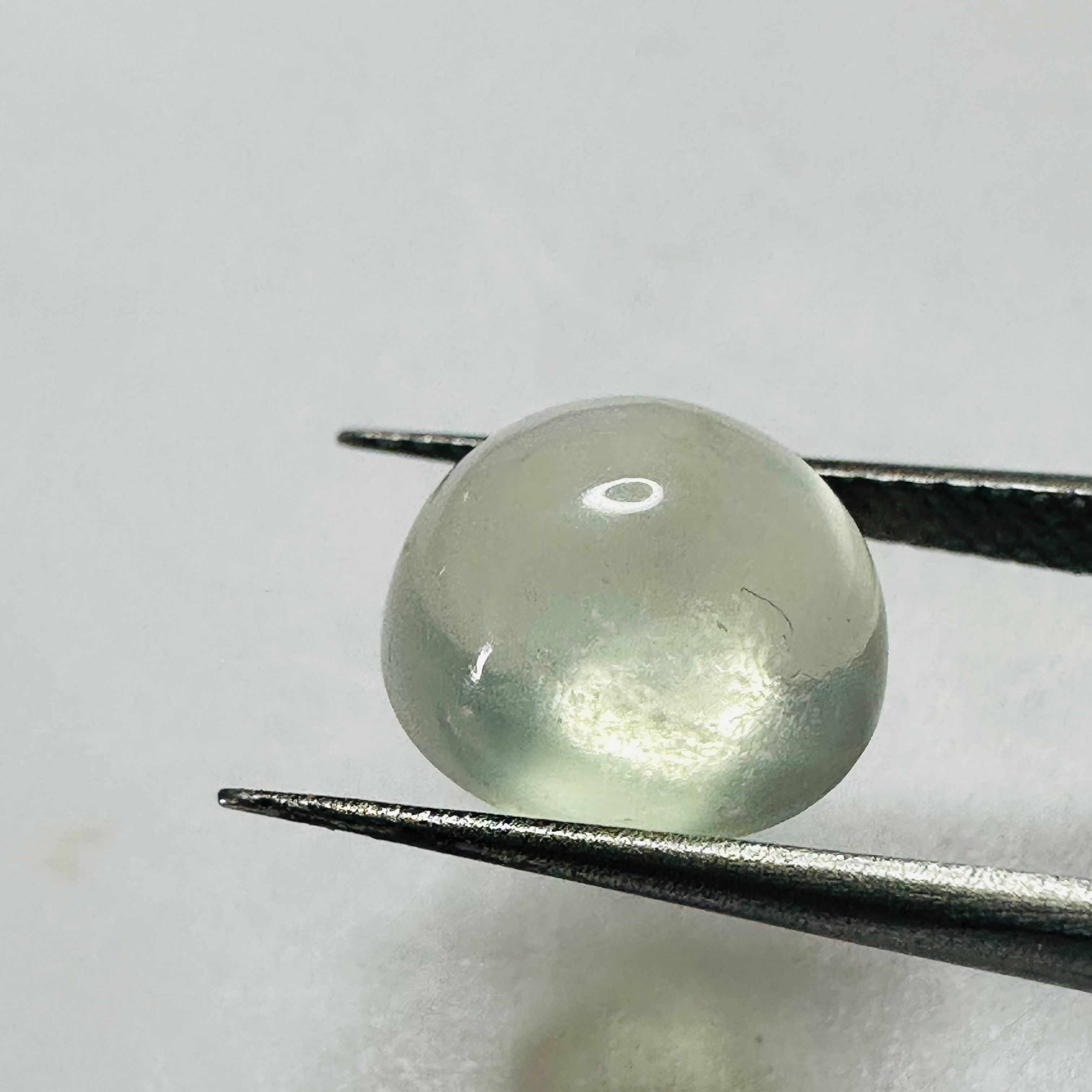 Moonstone  white moon oval 10.3mmx9.3mm  4.09cts image 0
